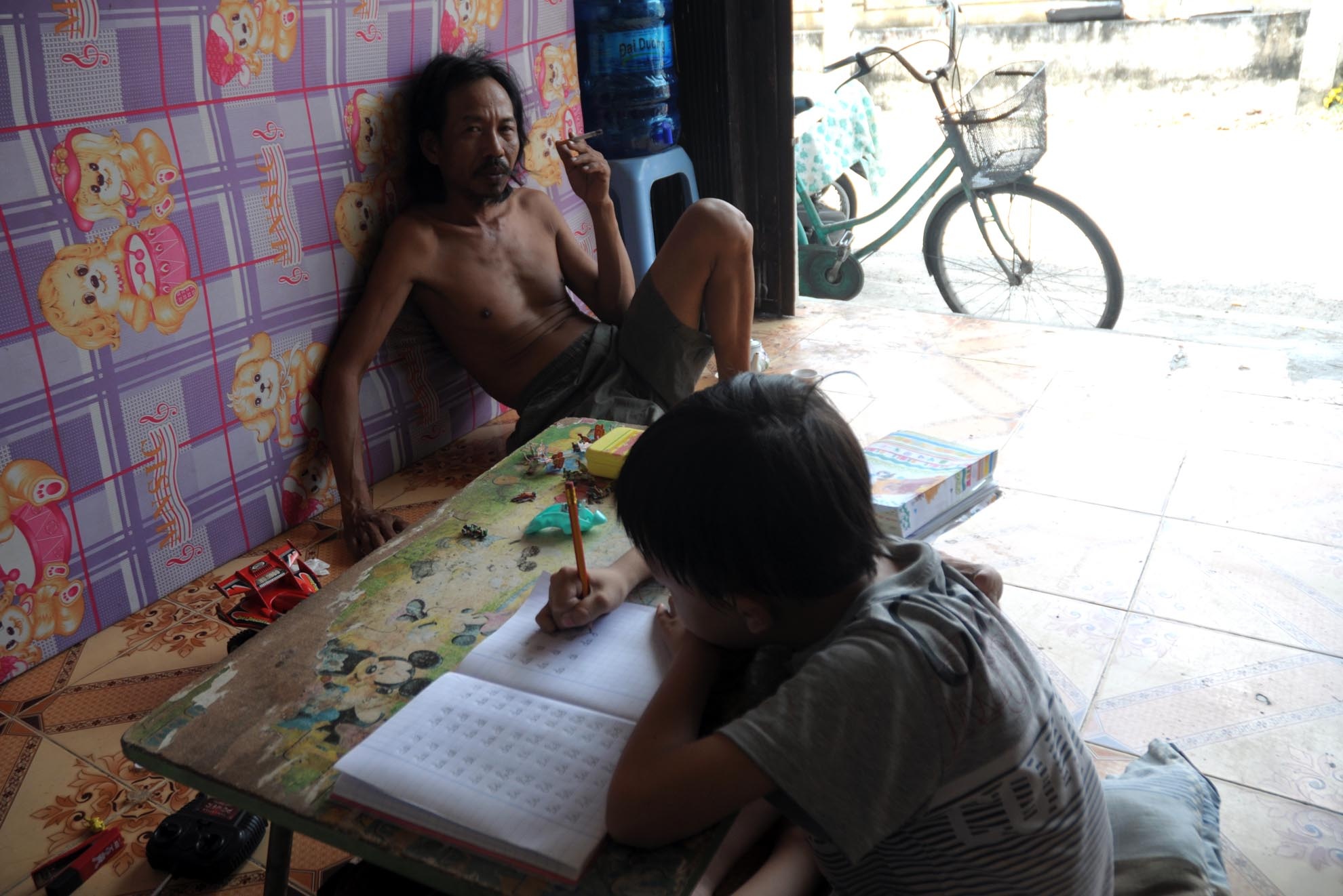 Ông Bảy cho biết, ông làm nghề này không chỉ vì kiếm tiền mà còn để lưu giữ những giá trị nghệ thuật của Bình Định, vùng đất mà ông đã sinh ra.