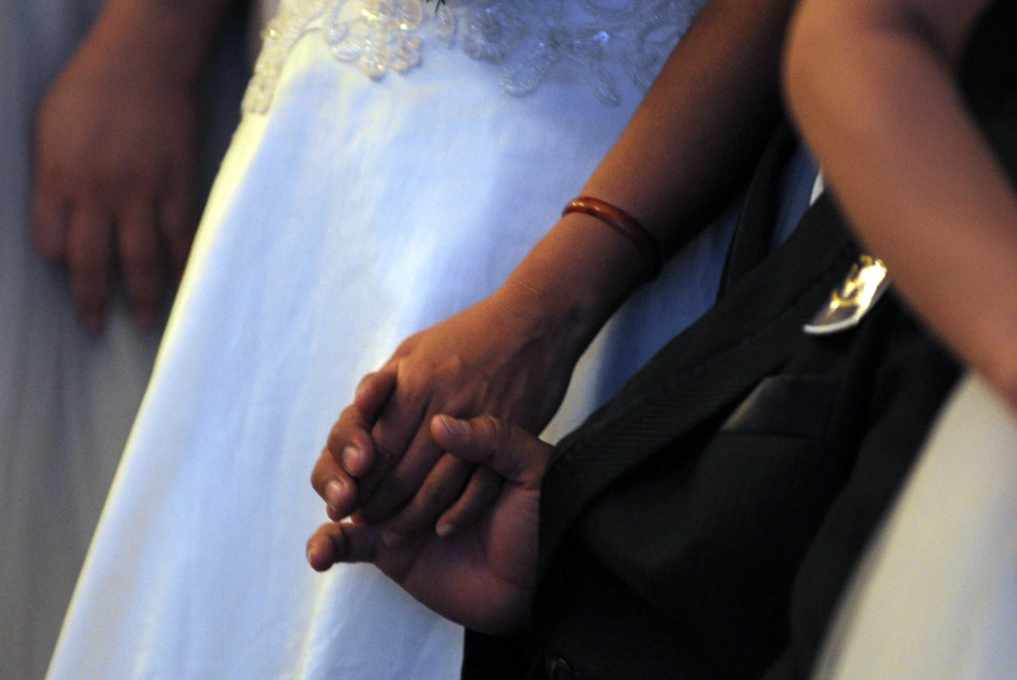 Họ đều là những người sống chung với nhau nhiều năm, nhưng không có điều kiện để tổ chức một lễ người giống như bình thường.