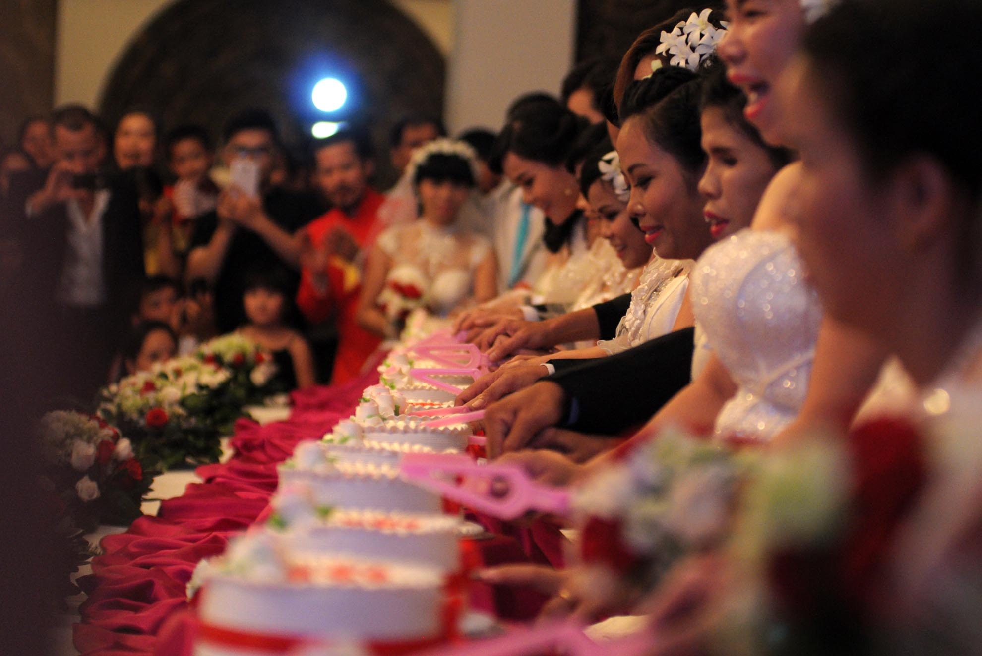 Đây là lần đầu tiên, những cô dâu chú rể có hoàn cảnh khó khăn được đón nhận một lễ cưới trang trọng và đầy đủ nghi thức. 