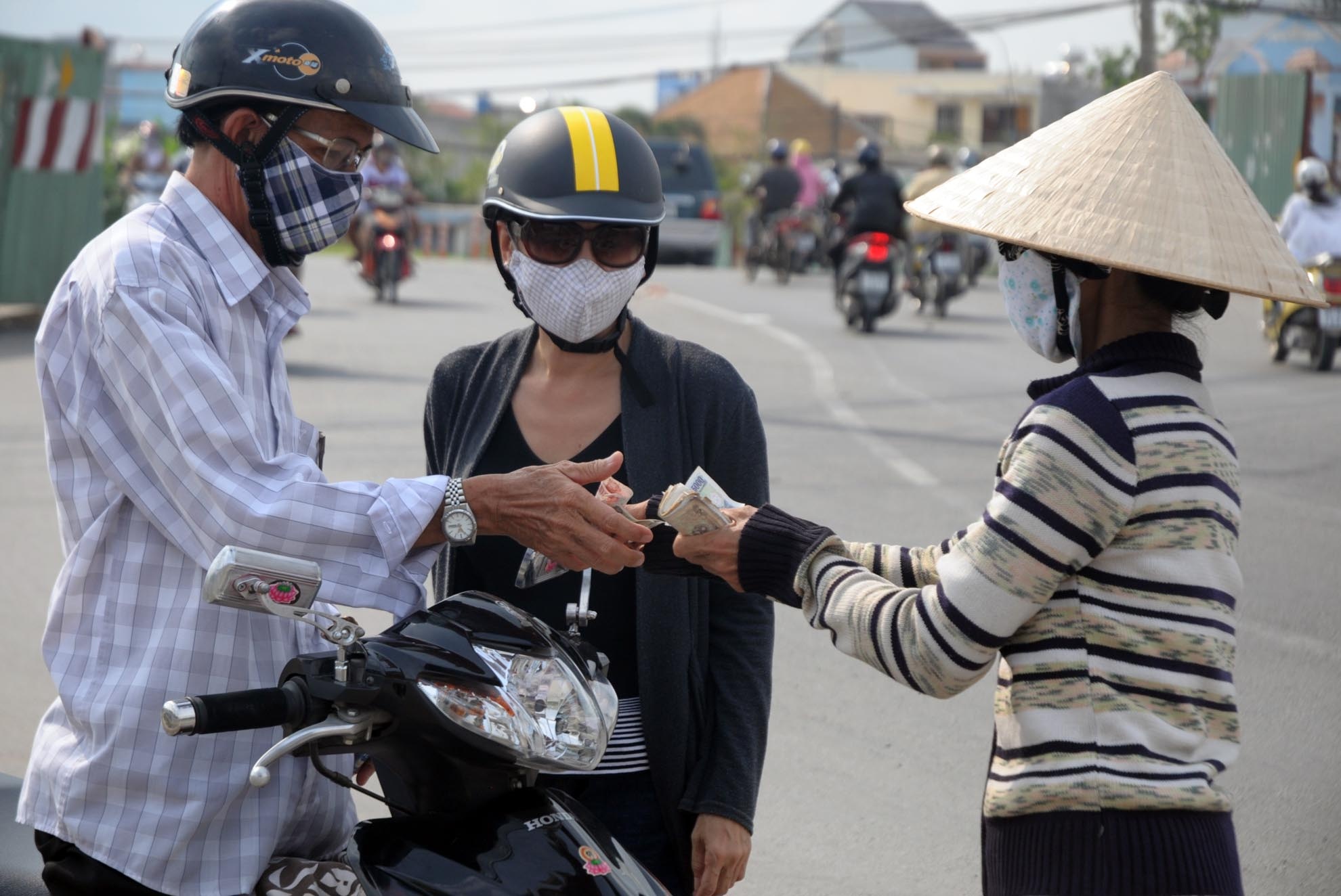 Những người mới đi qua đoạn đường này lần đầu, khi bị thu phí thường thắc mắc. Nhưng vì không muốn mất thời gian, nên họ vẫn cứu đi 