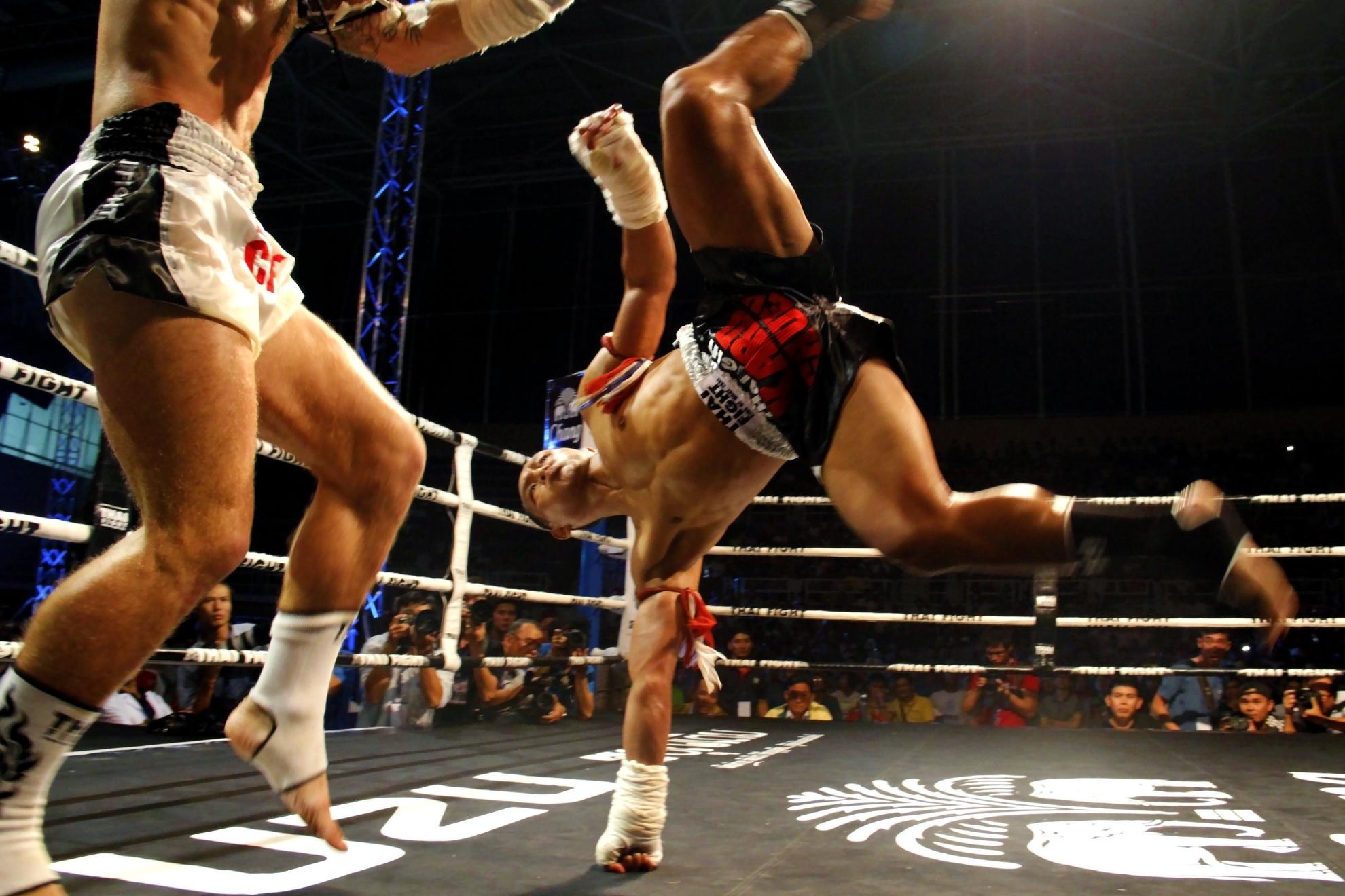 Những cuộc đấu của Muay Thái được xem là cuộc chiến định mệnh vì các võ sĩ có thể sử dụng các đòn hiểm như cùi chõ, đầu gối, đá hông , đòn kéo ngã…Nhiều võ sĩ muay Thái có kỹ thuật chiến đấu cực kỳ điêu luyện, đẹp mắt.