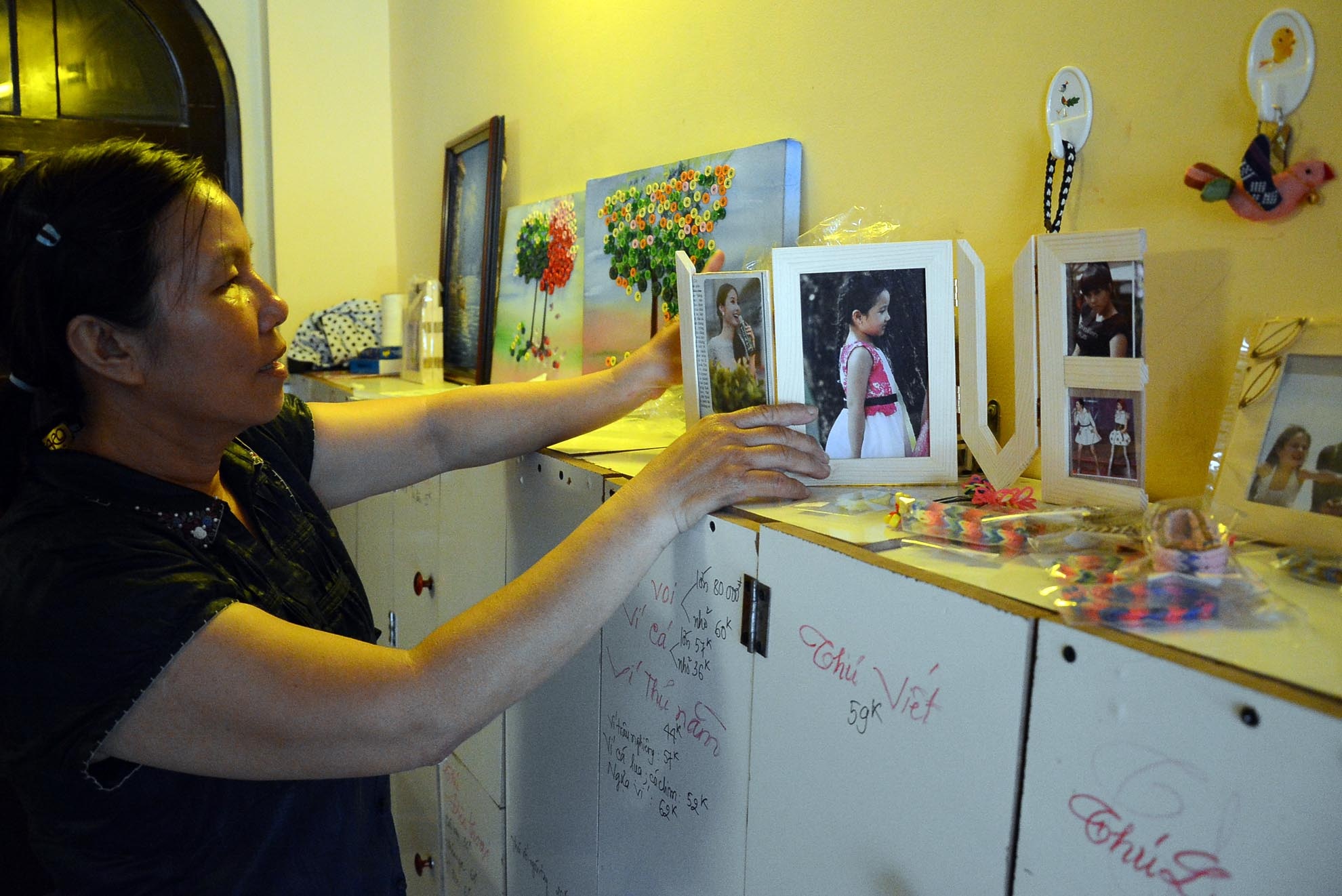 Chị Lê Thị Huệ (56 tuổi), mẹ của Ánh Dương luôn giúp đỡ và tạo điều kiện để cho em thực hiện ước muốn của mình. 