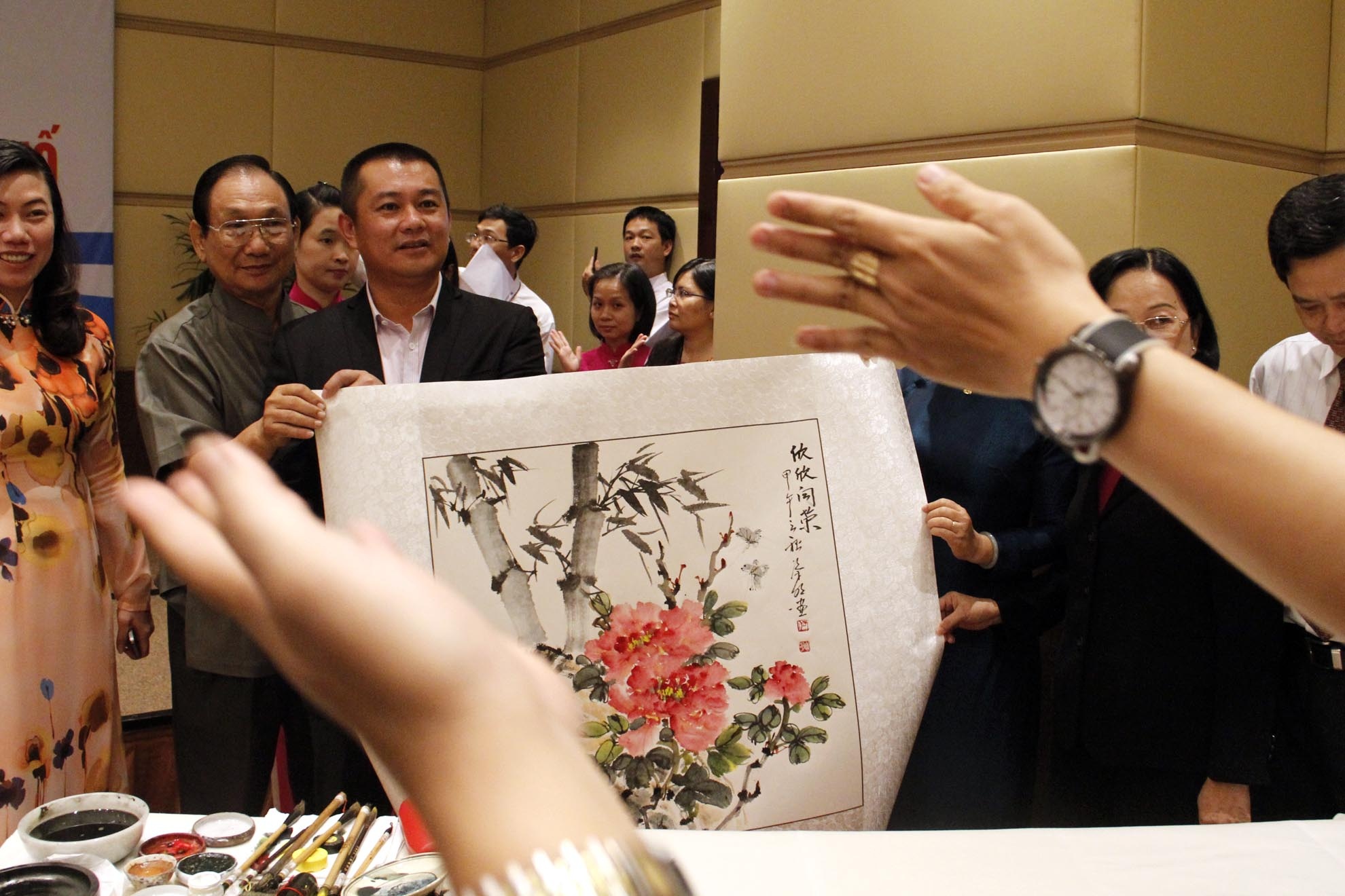 Ngay sau đó đã có nhiều doanh nghiệp hào hứng tham gia phiên đầu giá với giá khởi đầu là 20 triệu