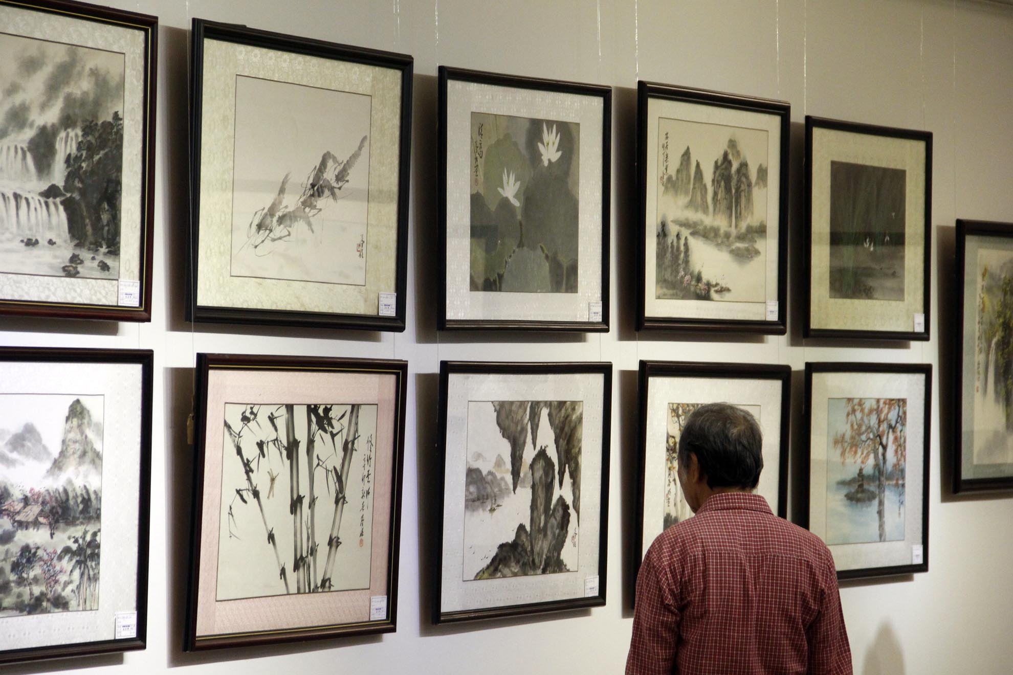 Ngày 4/10, tại Bảo tàng Mỹ thuật Thành phố diễn ra triển lãm Tranh thủy mạc do Ban vận động vì người nghèo TP phối hợp với Hội Mỹ thuật TP và họa sĩ Trương Hán Minh tổ chức. Toàn bộ tranh bán trong thời gian triễn lãm sẽ được trích 50% ủng hộ cho Quỹ vì người nghèo Thành phố.