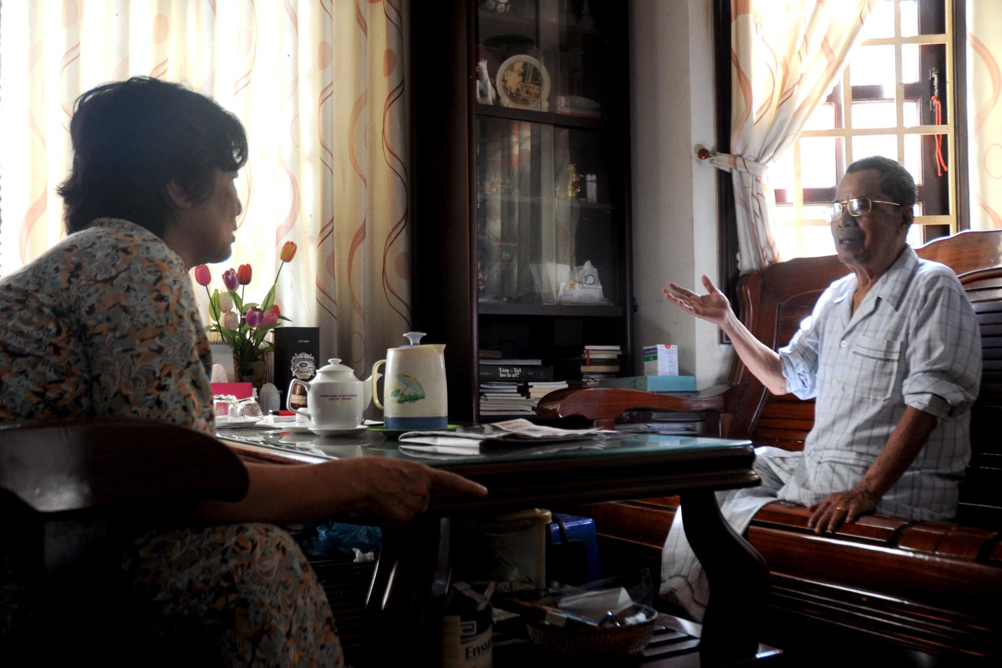 Thiếu tá Thương vốn sinh ra và lớn lên ở Tây Ninh, trong gia đình có bố mẹ đều hoạt động cách mạng. Năm 20 tuổi, ông quyết định nộp đơn xin tham gia quân ngũ.