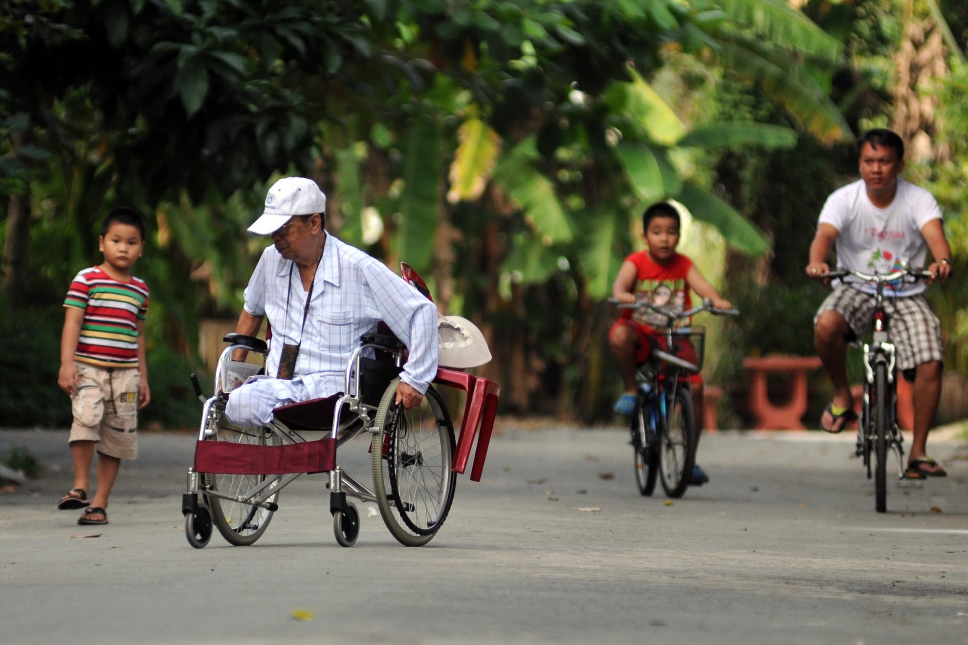 Mỹ phát hiện, đẩy ông ra trại giam ở Phú Quốc. Mãi đến năm 1973, sau hiệp định Paris, ông mới được thả tự do trở về đoàn tụ với gia đình.