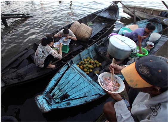 Dich vu qua vat 15.000 dong o cho noi bong benh mien Tay hinh anh