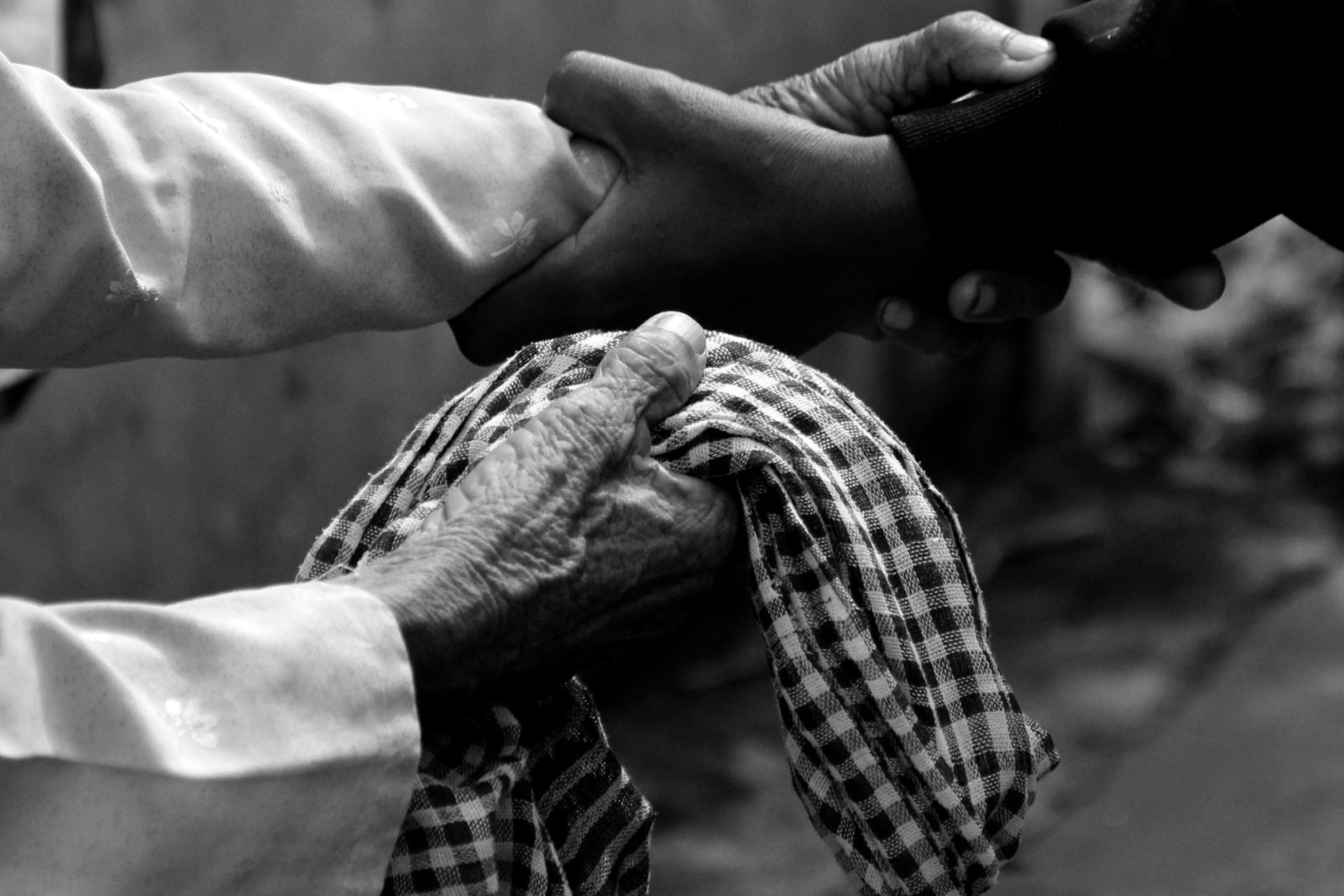 Có rất nhiều người dân mù ở Đại Bái nhưng sống trong các khu vực sâu xa, khi bệnh tập thì không có tiền chữa bệnh cắn răng chịu đựng nên lâu dần bệnh càng nặng. Đến khi phát hiện thì không còn chữa trị được, Họ phải vĩnh viễn sống trong mù lòa và chỉ biết nhờ vào sự giúp đỡ của người khác.