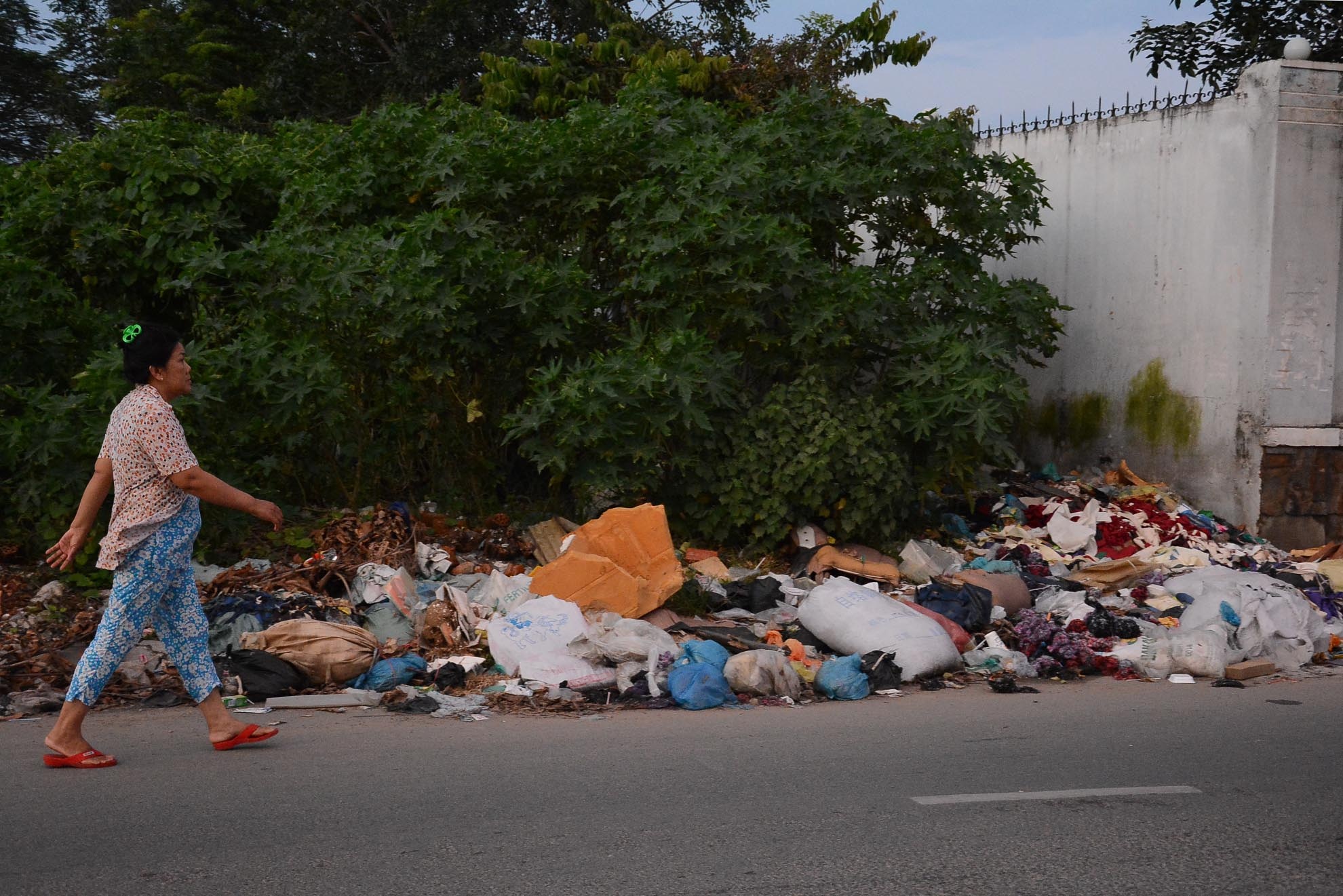 Trước đây, lực lượng dân phòng thường xuyên tuần tra thì không có tình trạng đổ rác, khi không có lực lượng này thì tình trạng vứt rác lại tái diễn. 