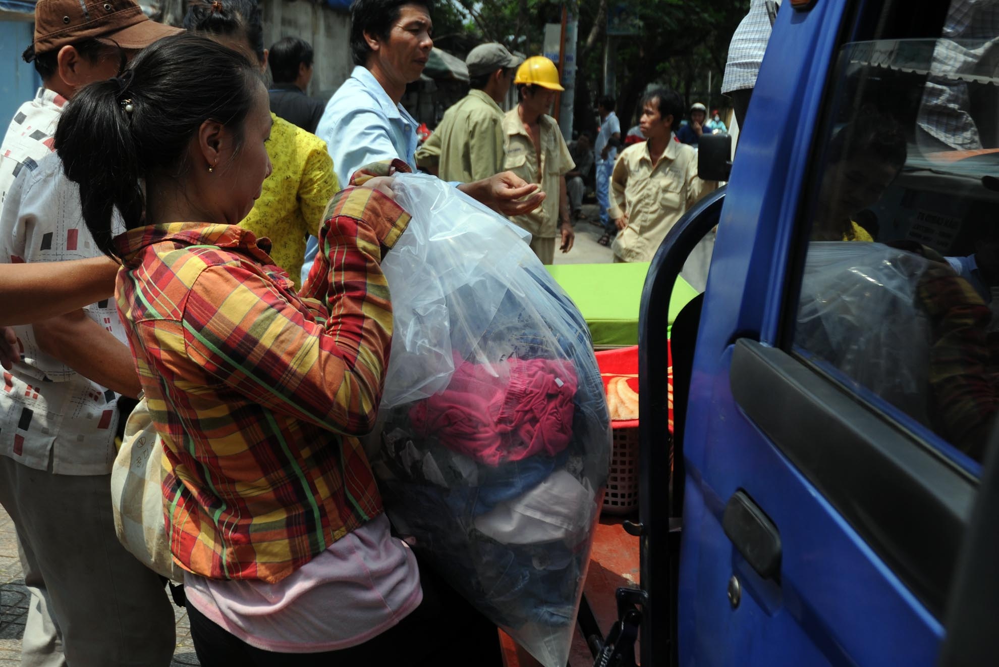 Rất may, sự việc không gây thiệt hại về người. Tài sản hư hỏng vẫn đang được thống kê.