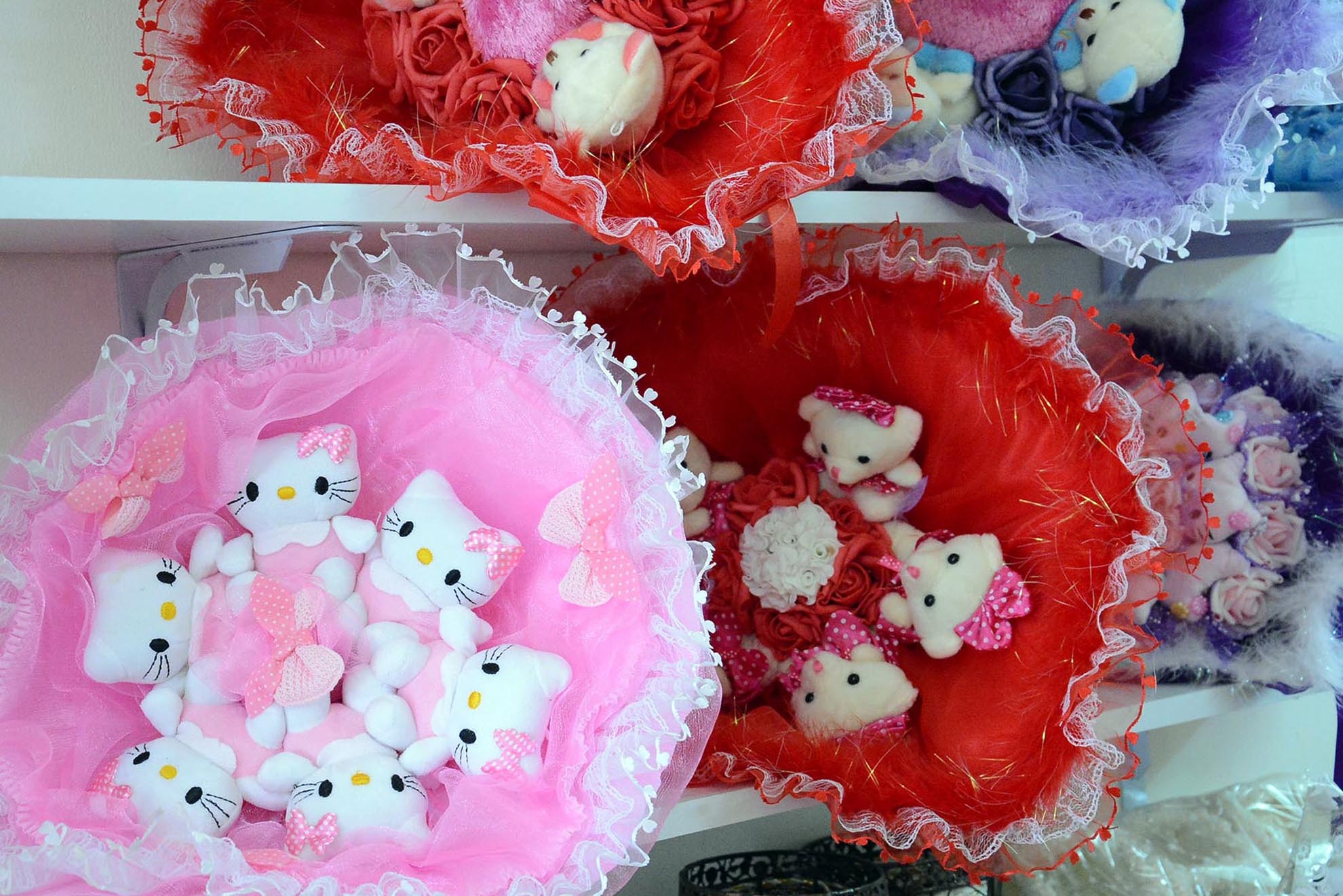 Hoa gấu bông tăng thêm lựa chọn cho thị trường quà tặng ngày 20/10 năm nay.