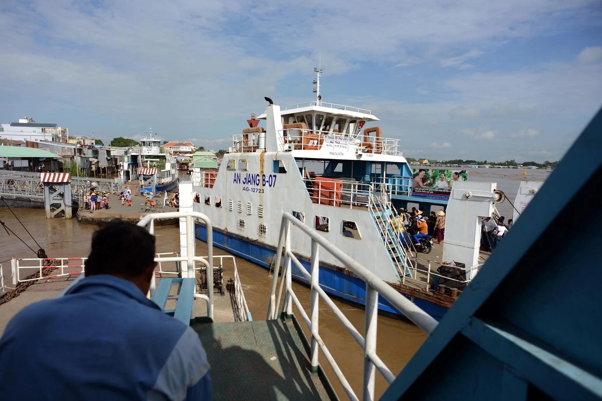 Đặc thù là vùng sông nước, kênh rạch chằng chịt, các tỉnh ĐBSCL hình thành các chuyến phà tạo điều kiện đi lại thuận tiện cho người dân cũng như du khách.