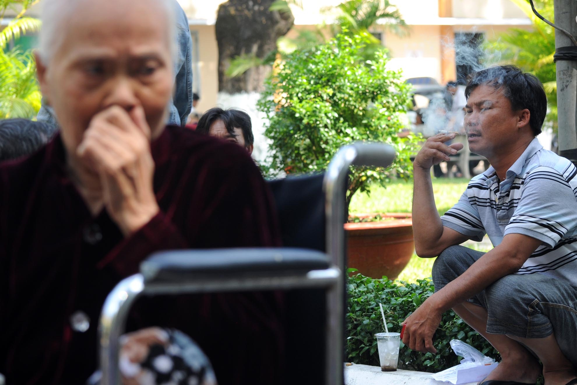 Phi pheo thuoc la truoc mat benh nhan, tre em hinh anh