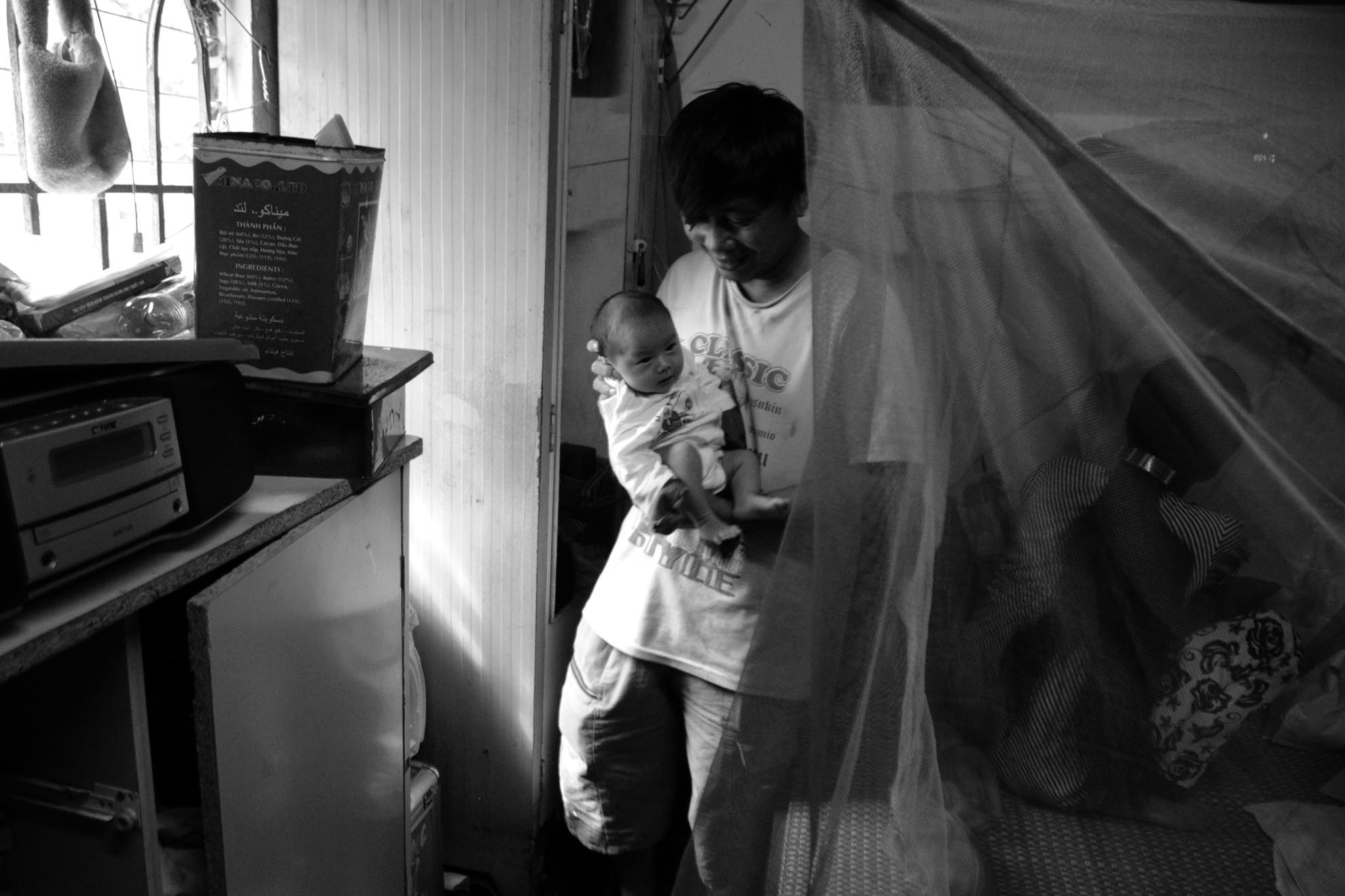 Trong một lần đi đánh đàn, anh tình cờ gặp chị Lê Thị Loan rồi hai người kết thành vợ chồng. Cũng là người khiếm thị, nên cả hai anh chị hiểu và chăm sóc lẫn nhau.