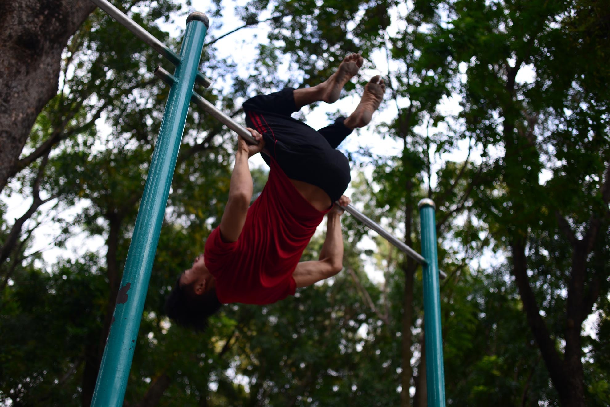 Các bạn trẻ còn thoải mái sáng tạo ra các kỹ thuật khó để thử thách bản thân và các thành viên trong nhóm.