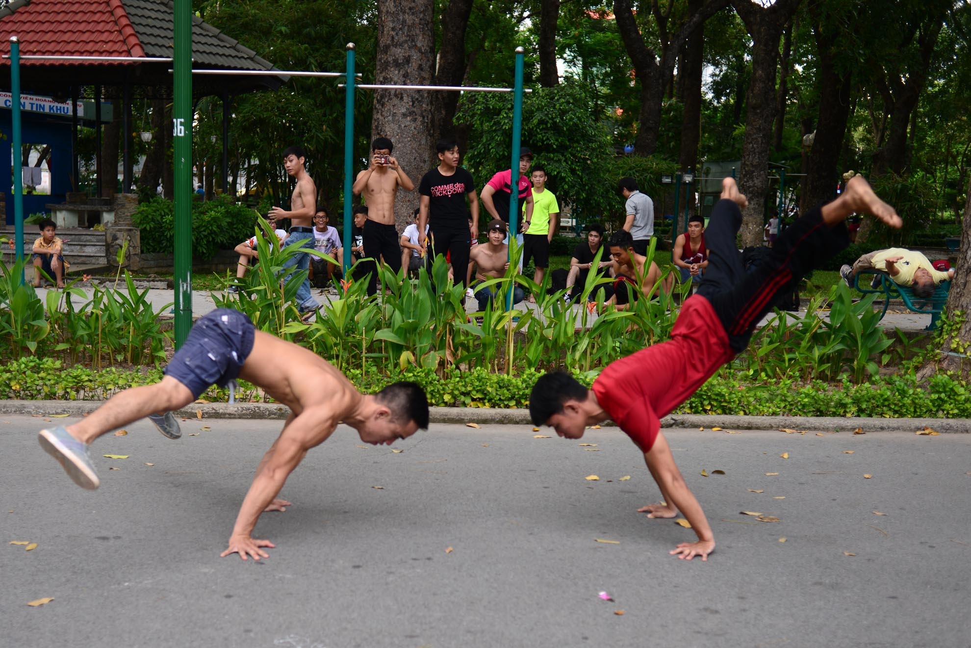 : Địa điểm lý tưởng để các bạn trẻ tập luyện như công viên Hoàng Văn Thụ, nhà thi đấu Phú Thọ.