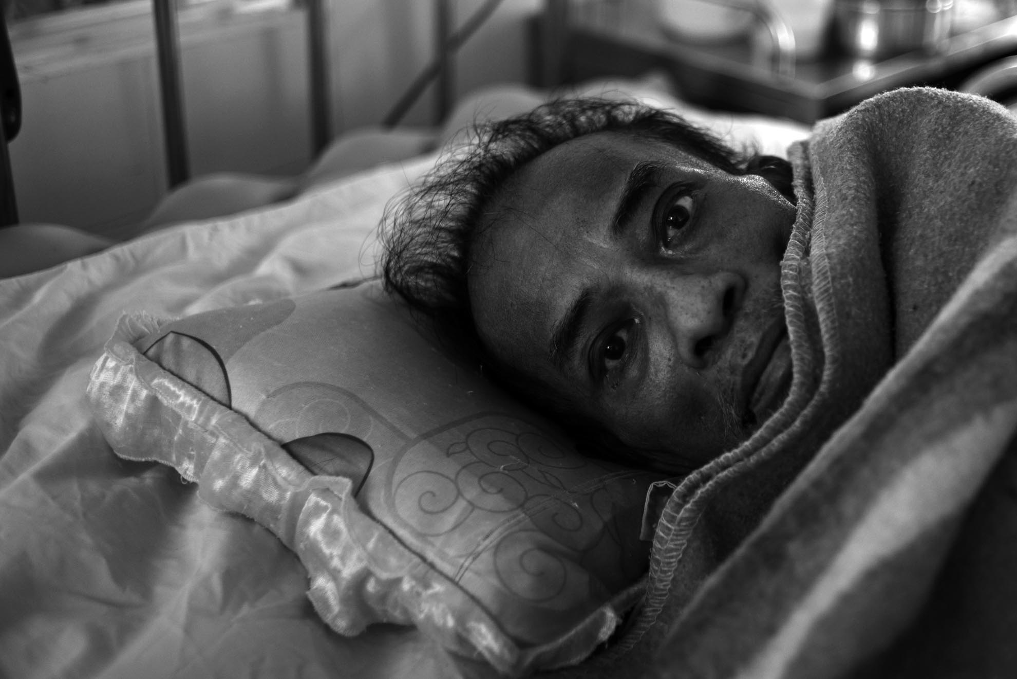 “Mỗi bệnh nhân tới đây đều được chúng tôi chăm sóc tận tình. Mỗi lần chứng kiến bệnh nhân đau đớn ra đi, ai nấy đều rất buồn và tiếc thương”. Bác sĩ Long, giám đốc bệnh biện Nhân Ái tâm sự.