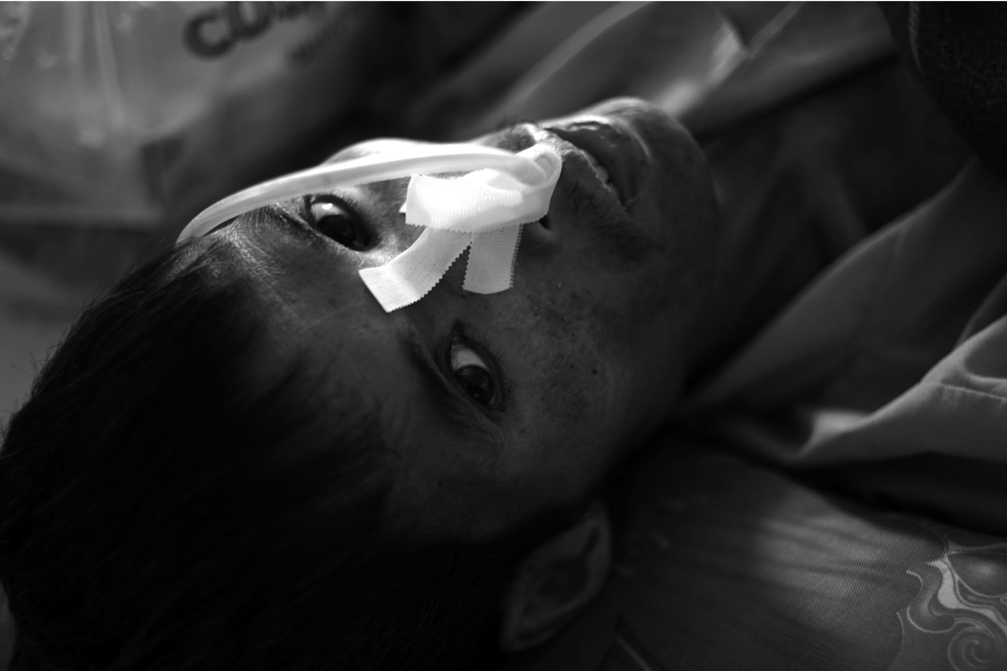 Những bệnh nhân nhiễm HIV/AIDS bị kỳ thị khi sống ở ngoài xã hội, nhưng vào bệnh viện Nhân Ái họ được quan tâm chăm sóc tận tình.