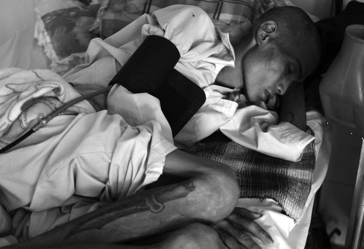 Ngay cuoi doi dau don, suy sup cua nguoi nghien co HIV hinh anh