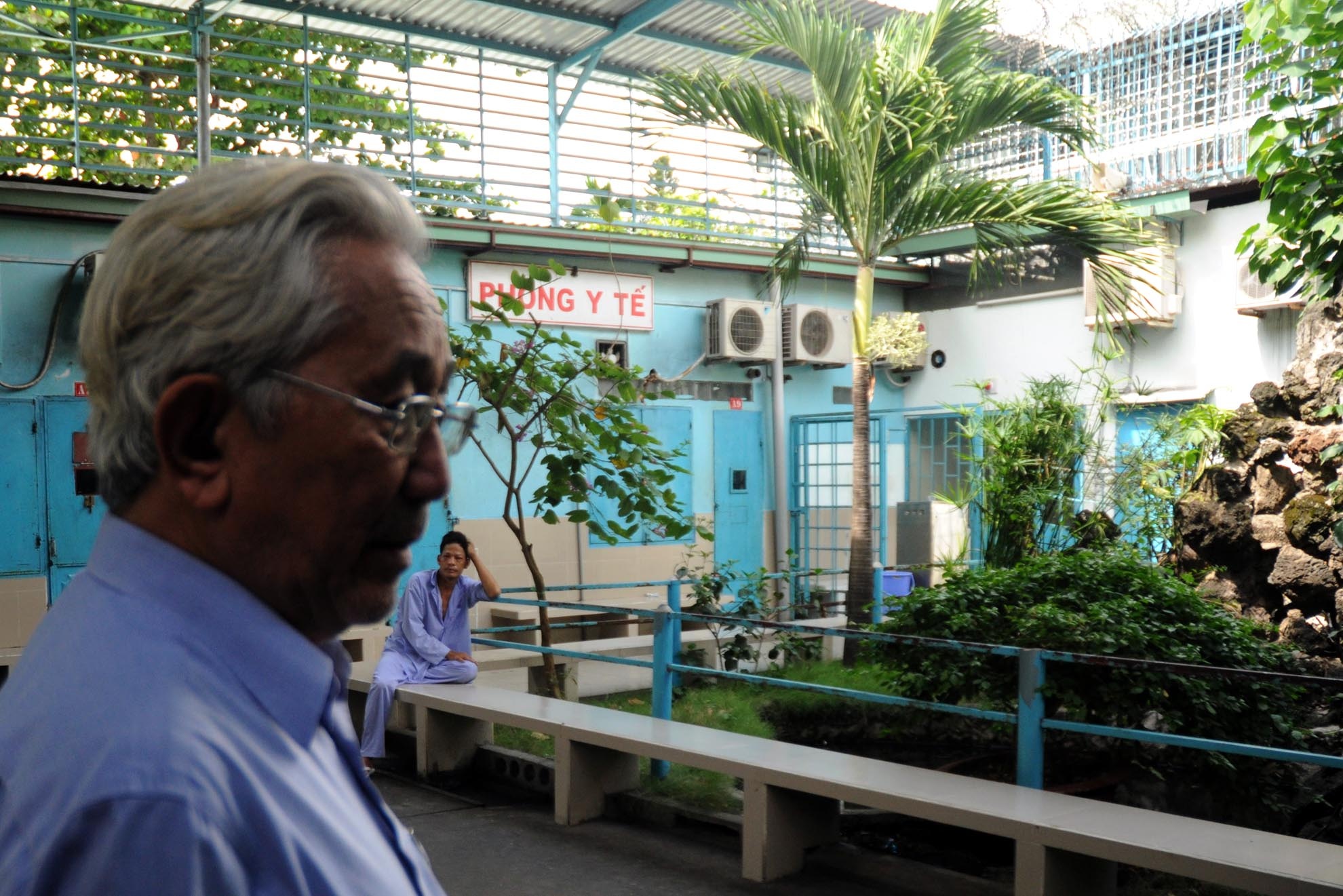 Ngoài ra, hệ thống phòng ban để bệnh nhân cắt cơn giải độc, nơi ăn chốn ở cho họ cũng được trang bị đầy đủ và giám sát chặt chẽ.