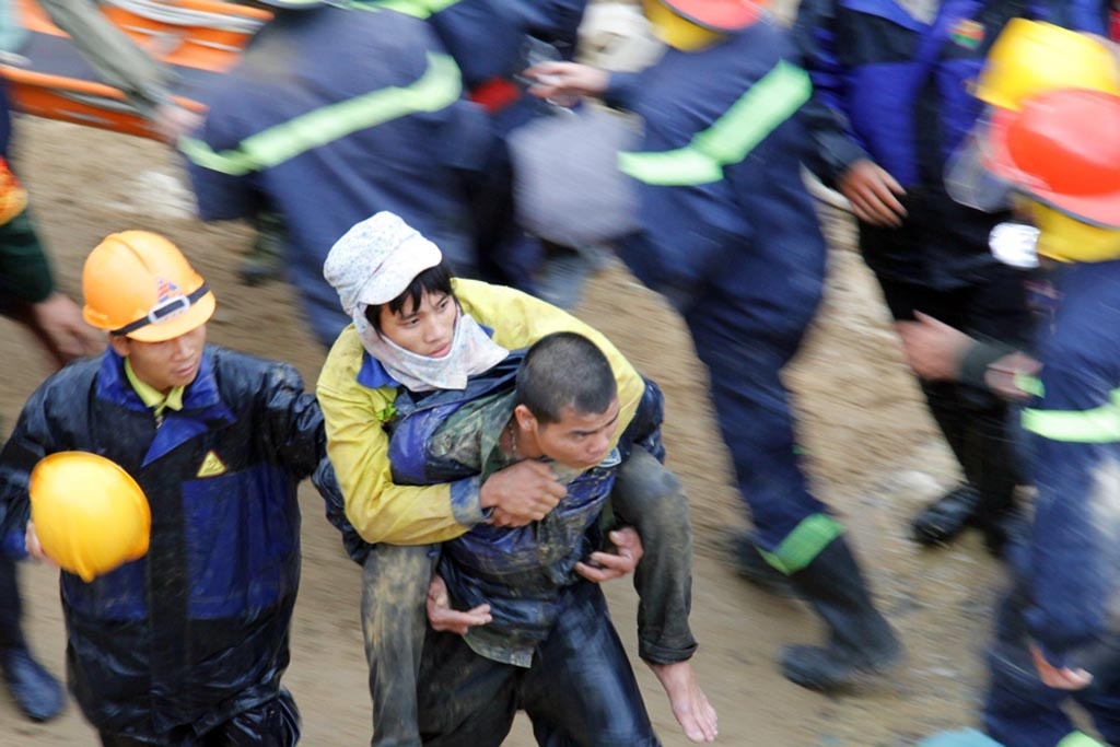 Chu tich nuoc, Thu tuong khen ngoi luc luong cuu ho sap ham hinh anh