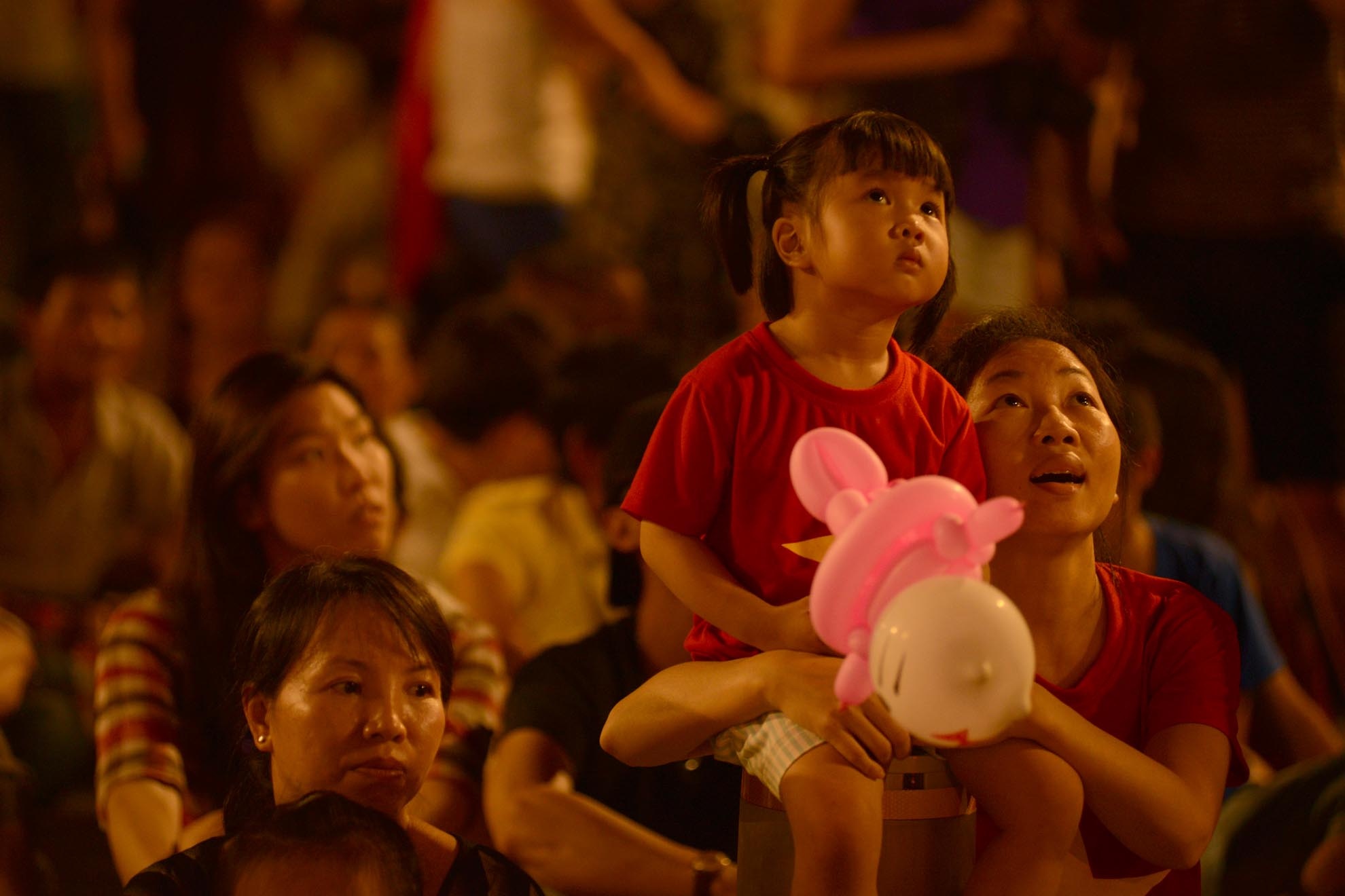 Từ nhiều ngày nay, người dân Sài Gòn đã háo hức chờ đợi ngày con đường này khai trương. Đêm 30/4 là đêm kỷ niệm 40 năm thống nhất đất nước và thành phố tổ chức bắn pháo hoa cho người dân thưởng thức.