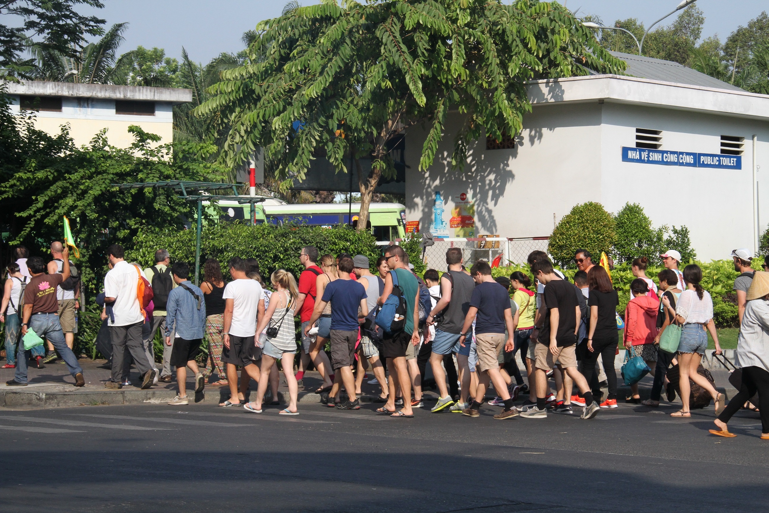 TP HCM cam dau, dung xe tren duong Truong Sa, Hoang Sa hinh anh