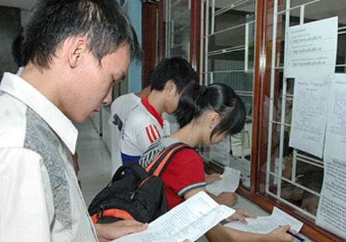 Hon 100 sinh vien bi dung hoc vi cham dong hoc phi hinh anh