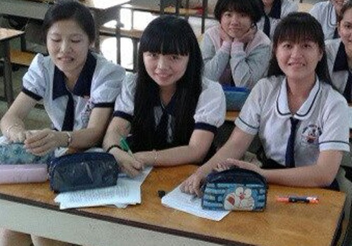Hai nu sinh cau cuu Bi thu Dinh La Thang da lam the can cuoc hinh anh