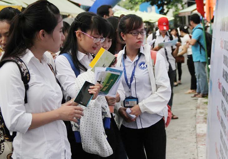 Quan diem khac nhau ve dung hoc sinh vien cham dong hoc phi hinh anh