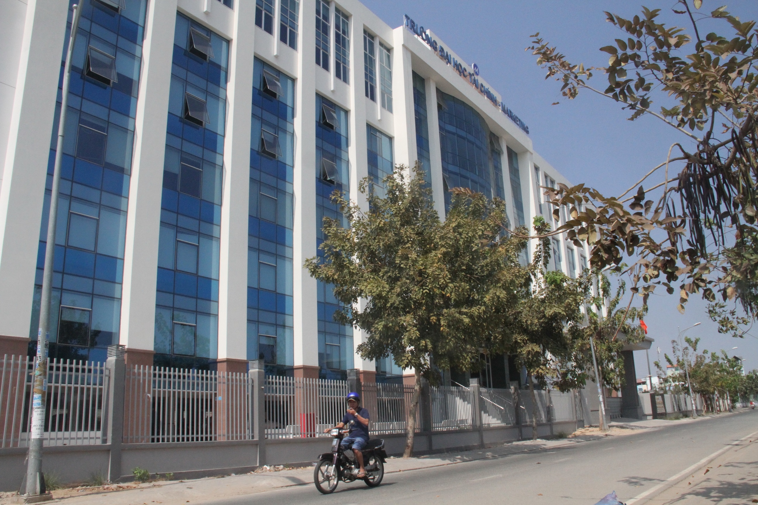 Dừng học vì đóng chậm học phí  ảnh 1 Dung hoc vi dong cham hoc phi anh 1