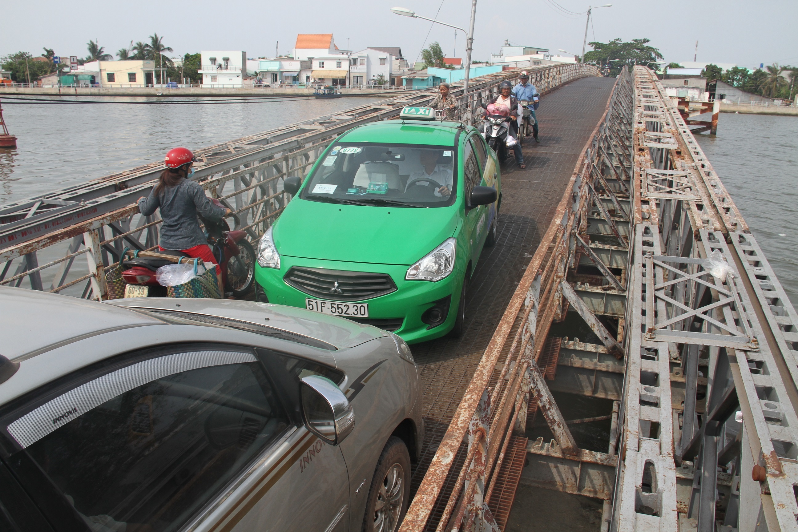 4 cay cau sat xuong cap dan keu cuu Bi thu Thang hinh anh