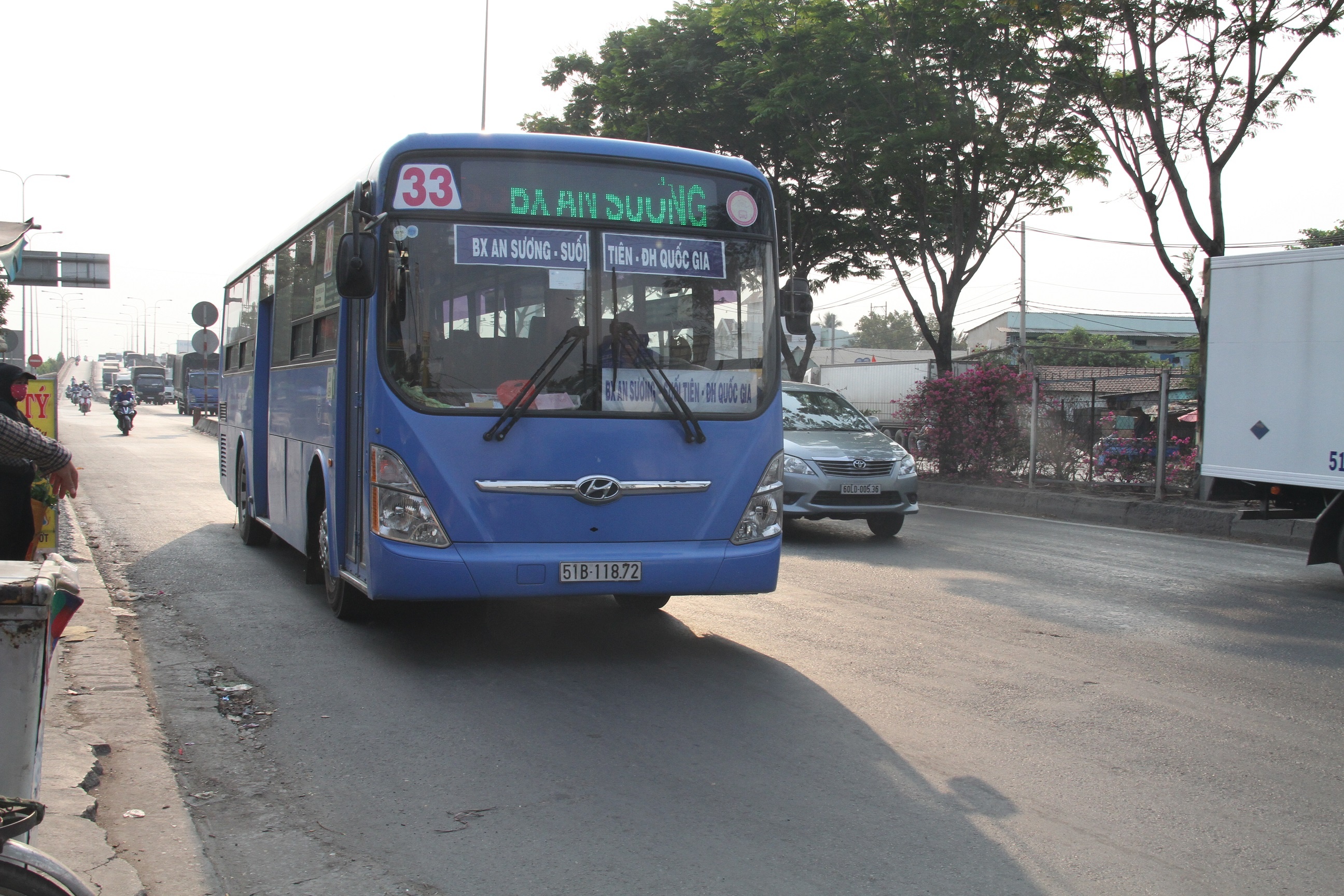 Ban khoan xe buyt su dung khi thien nhien hinh anh