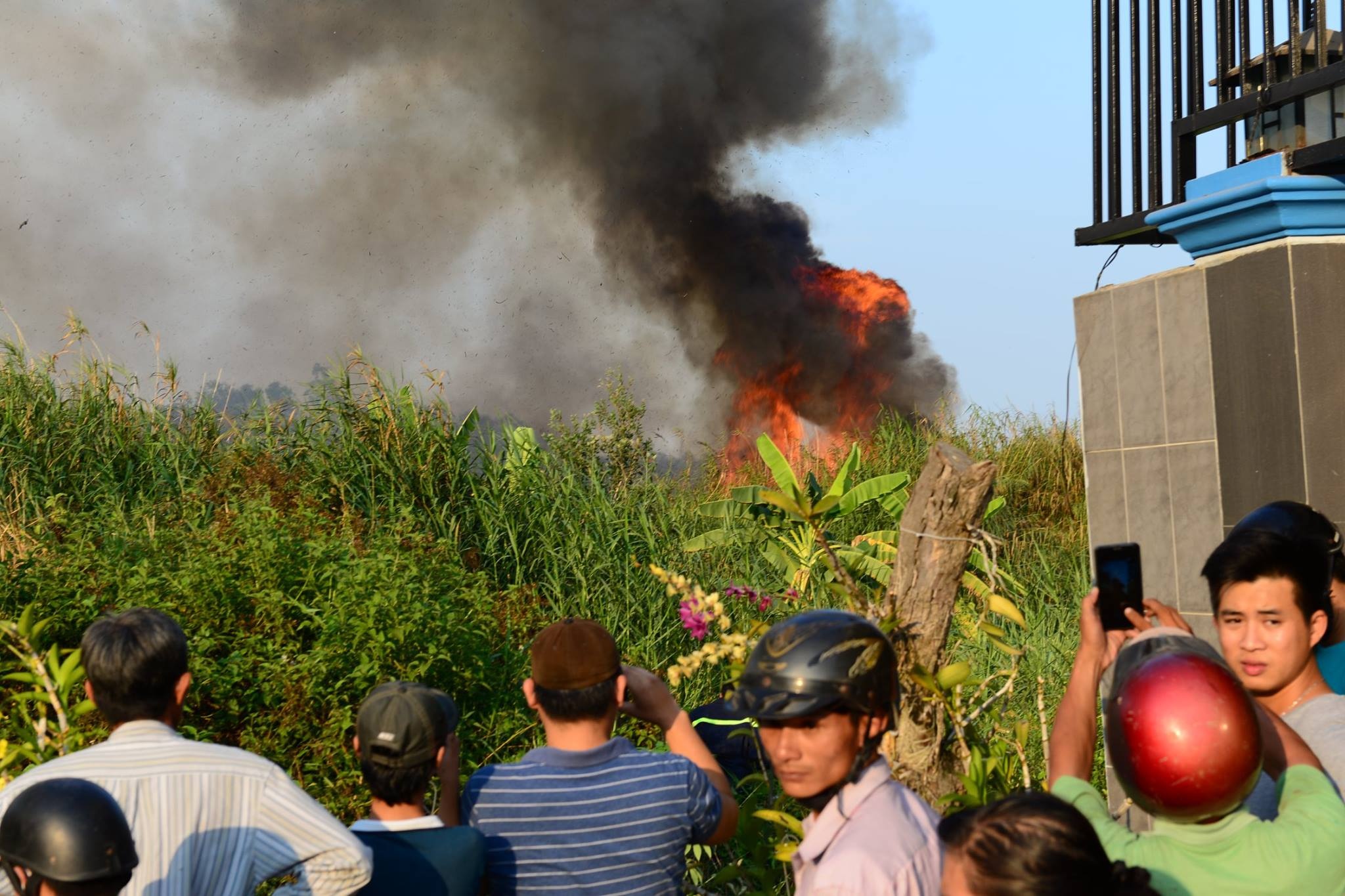 cháy bãi lau sậy Bình Chánh ảnh 2 chay bai lau say Binh Chanh anh 2