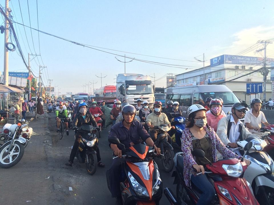 Cac cua ngo Sai Gon thong thoang ngay cuoi dip le hinh anh