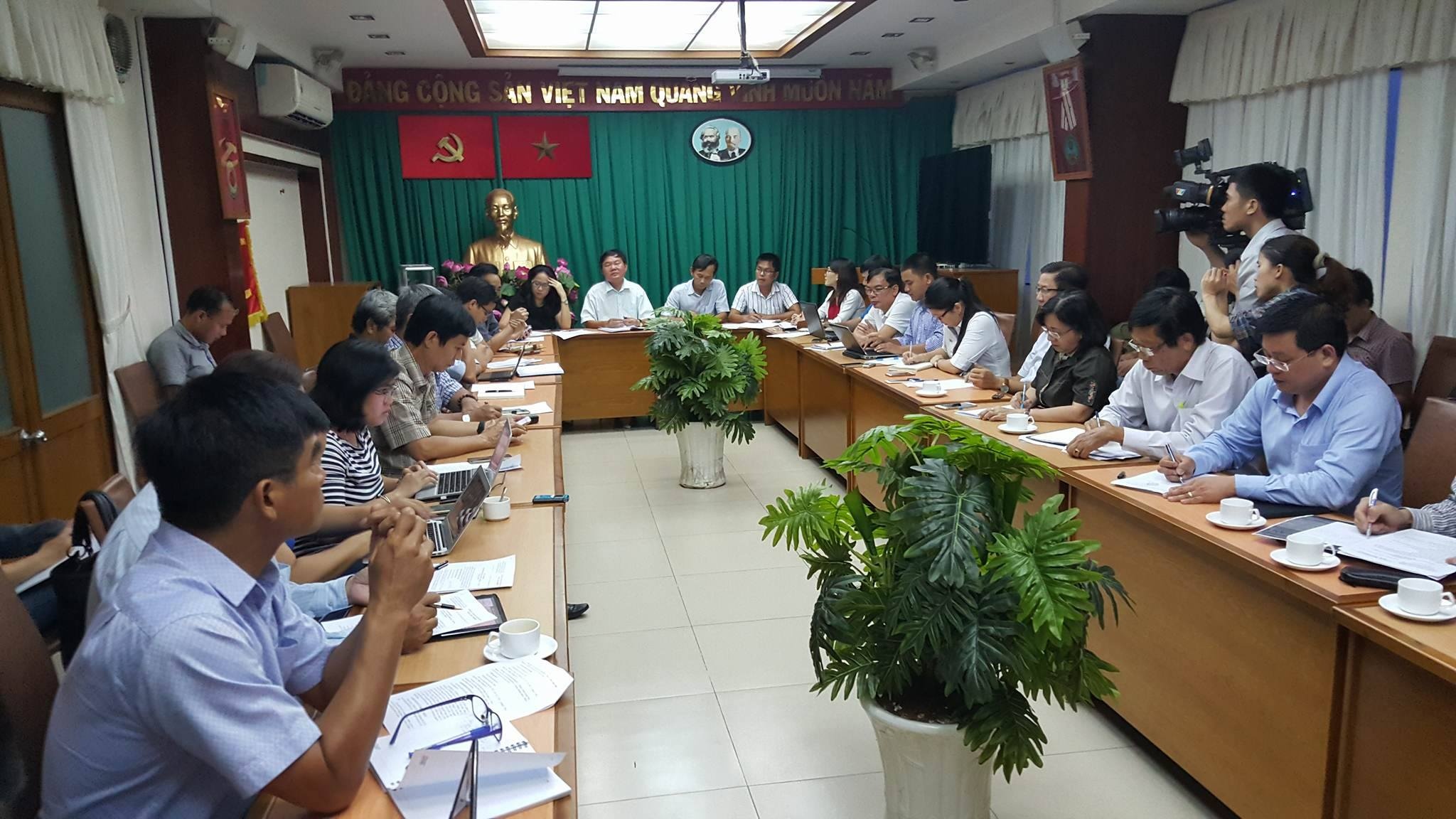 14 tấn cá chết trên kênh Sài Gòn ảnh 2 14 tan ca chet tren kenh Sai Gon anh 2