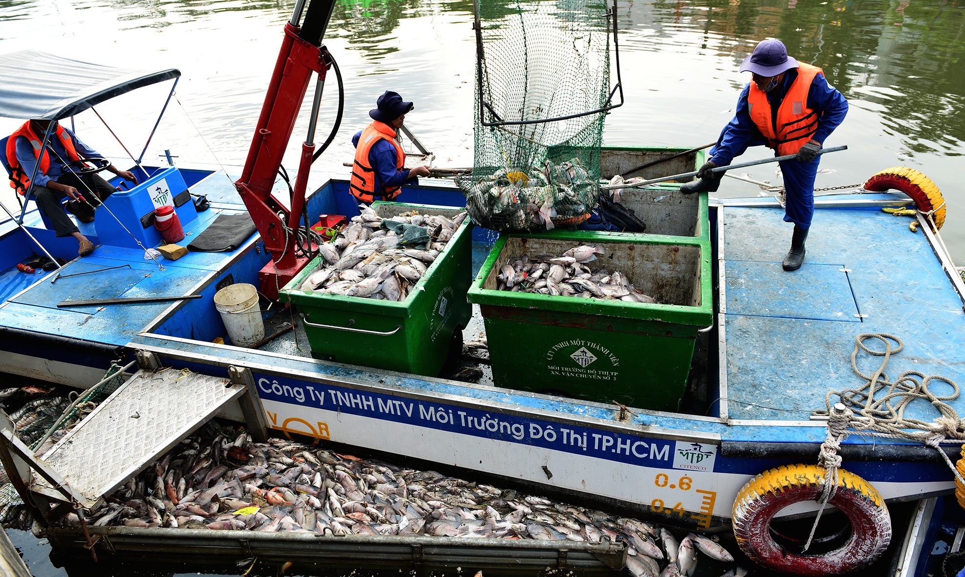 Hon 14 tan ca chet tren kenh o Sai Gon hinh anh