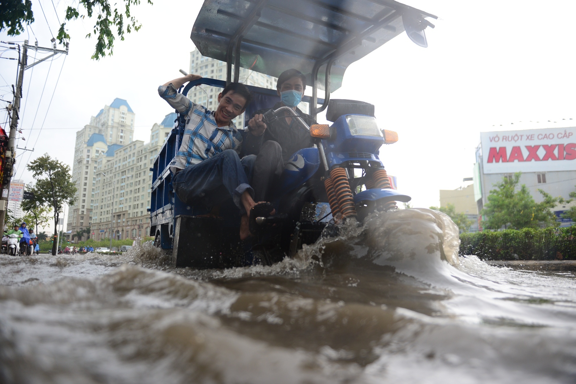 sai gon ngap nang anh 7