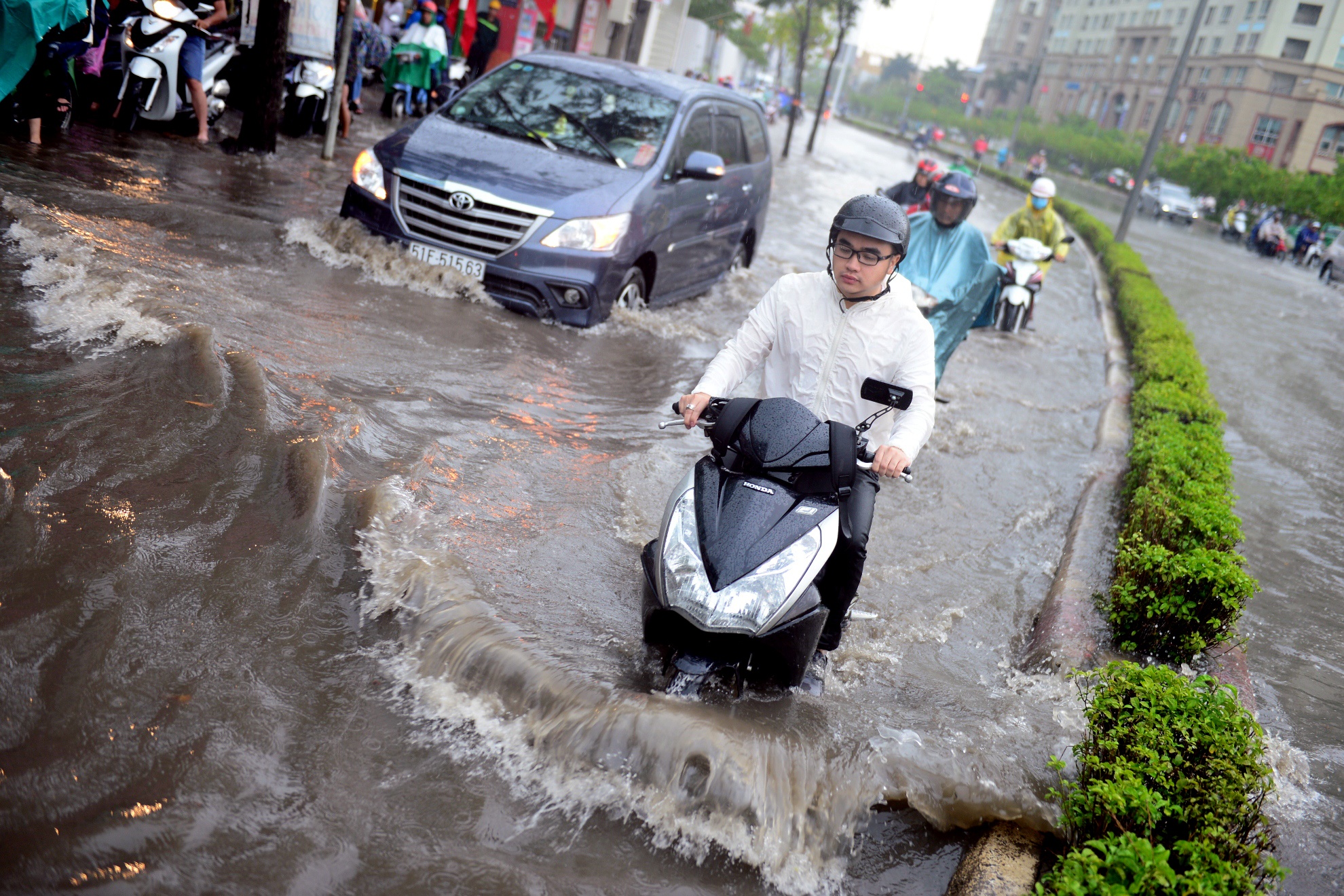 sai gon ngap nang anh 1
