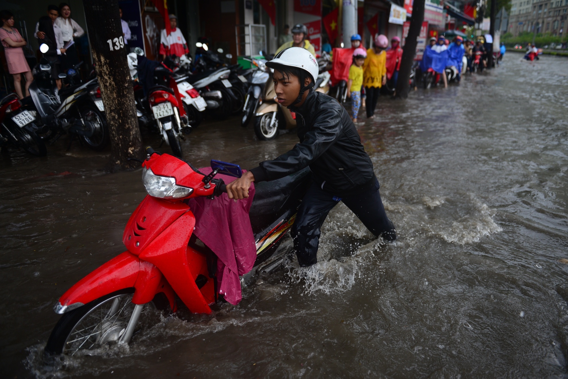 sai gon ngap nang anh 3