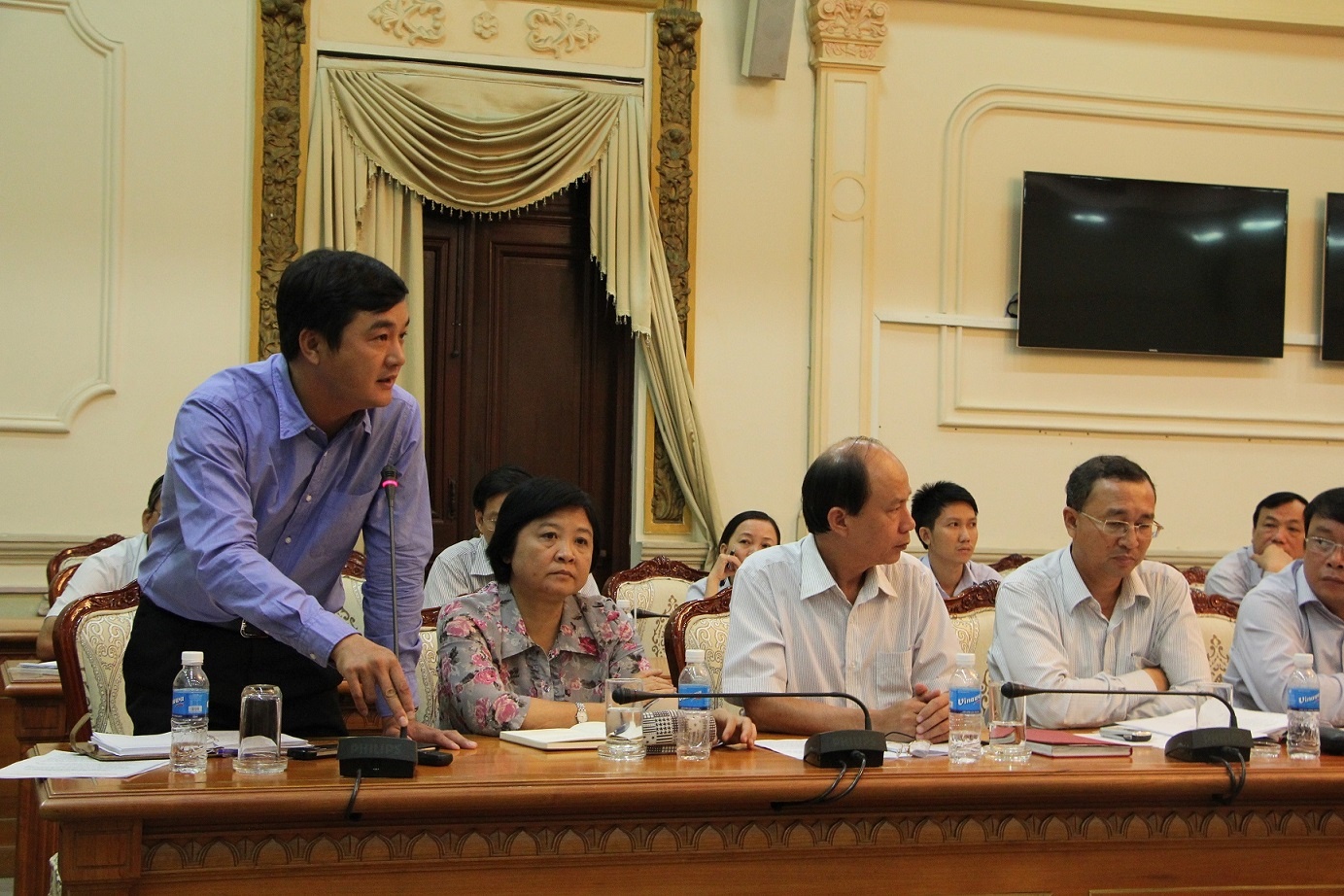 De xuat nha mang nhan tin moi cu tri di bau cu hinh anh