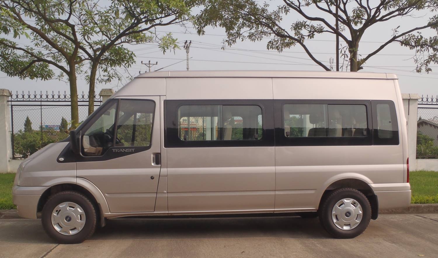 Mot canh bac bip, mat trang xe hoi hinh anh