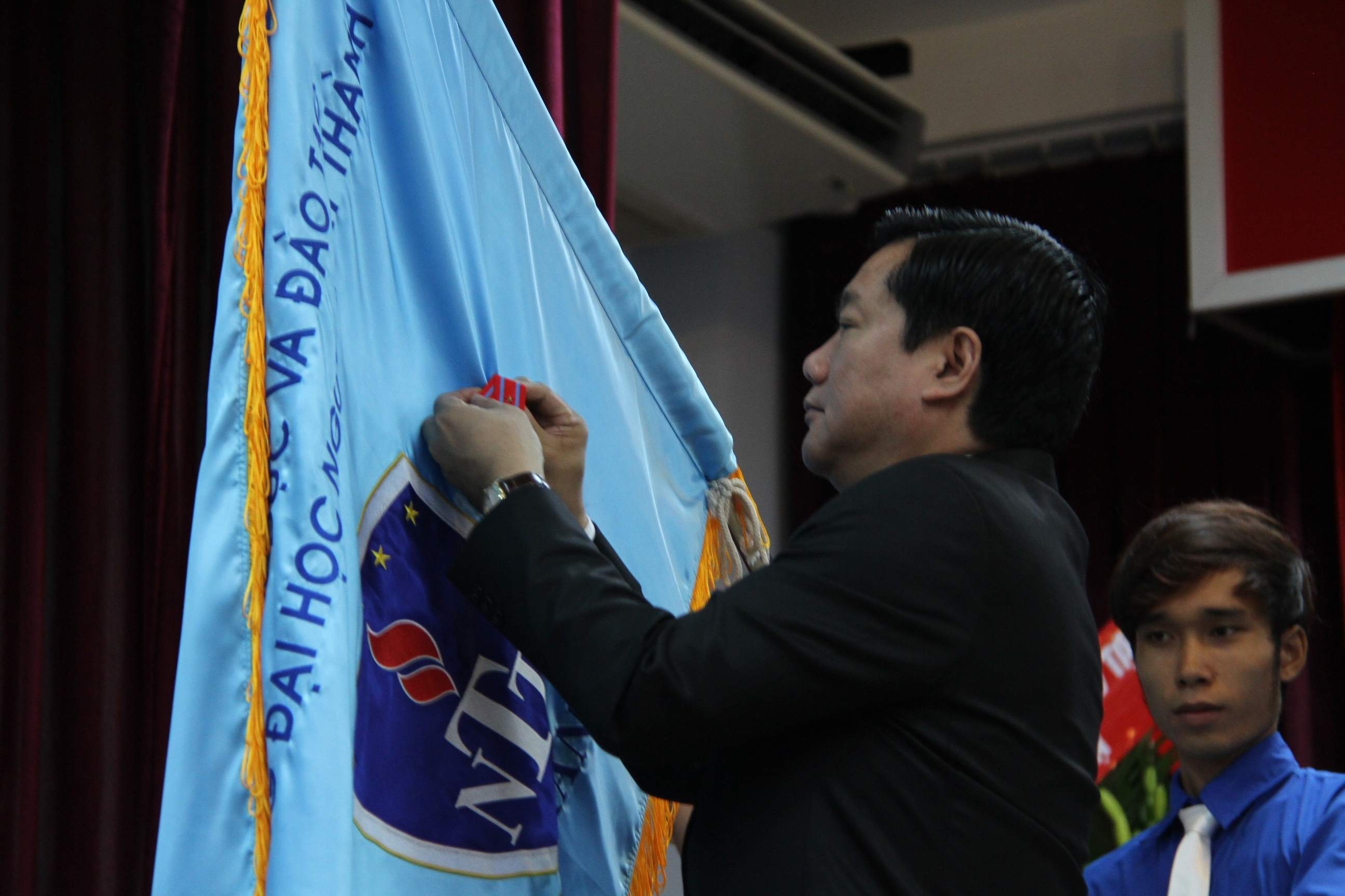 Dai hoc la moi truong song hoai bao anh 1