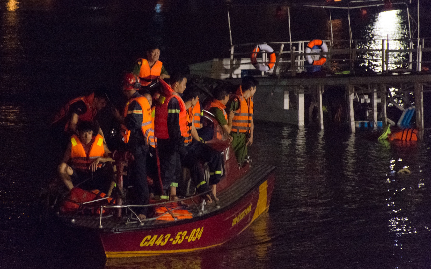 cứu hộ vụ chìm tàu sông Hàn ảnh 1 cuu ho vu chim tau song Han anh 1