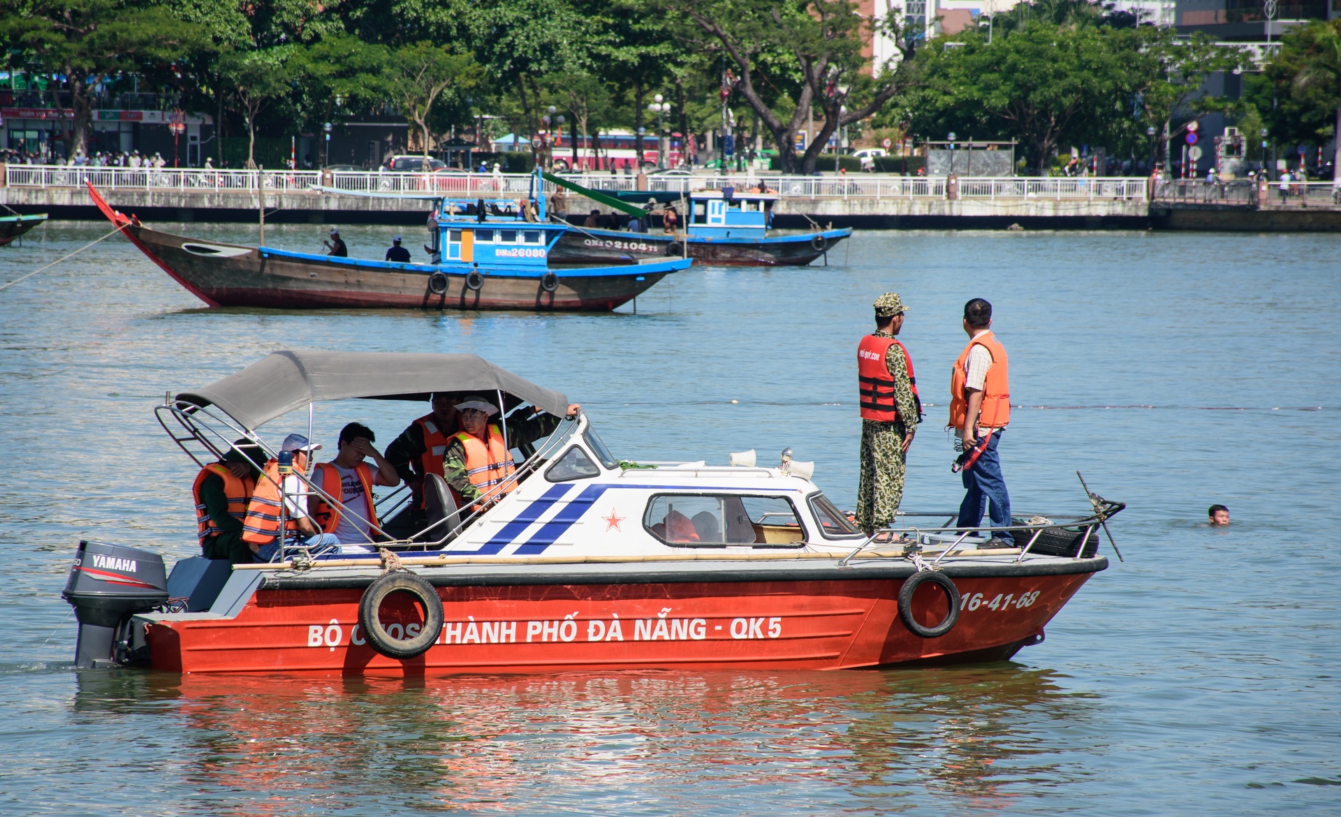 cứu hộ vụ chìm tàu sông Hàn ảnh 2 cuu ho vu chim tau song Han anh 2