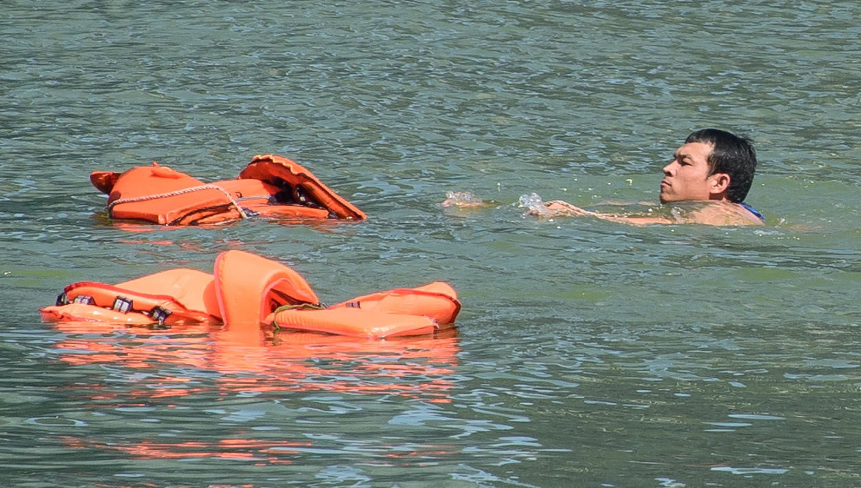 1.000 nguoi quan thao song Han tim kiem 3 nan nhan mat tich hinh anh