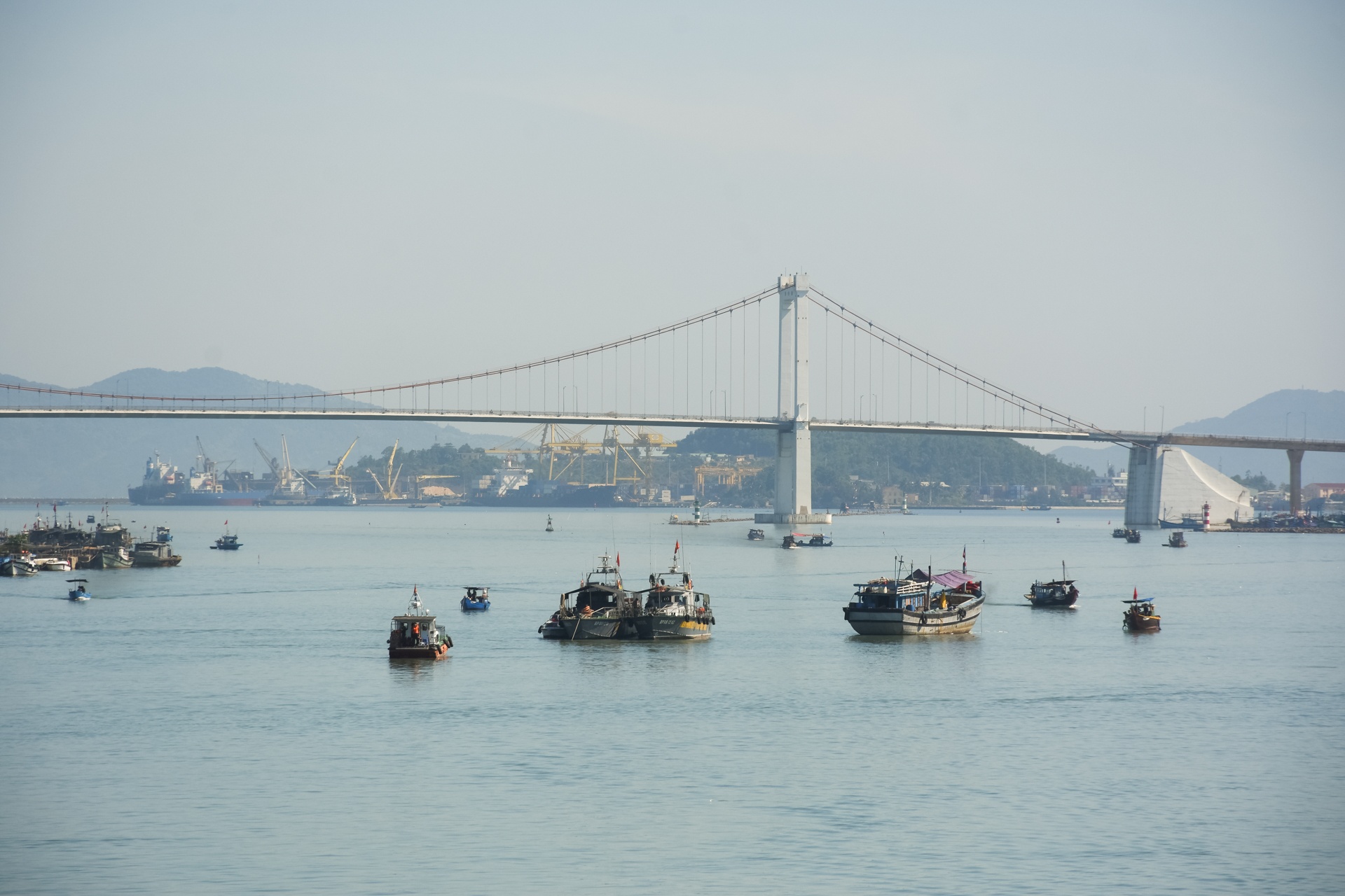 cứu hộ vụ chìm tàu sông Hàn ảnh 3 cuu ho vu chim tau song Han anh 3