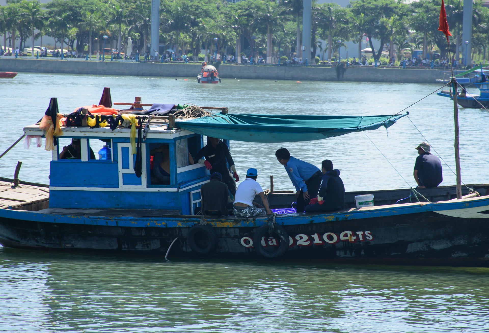 cứu hộ vụ chìm tàu sông Hàn ảnh 5 cuu ho vu chim tau song Han anh 5
