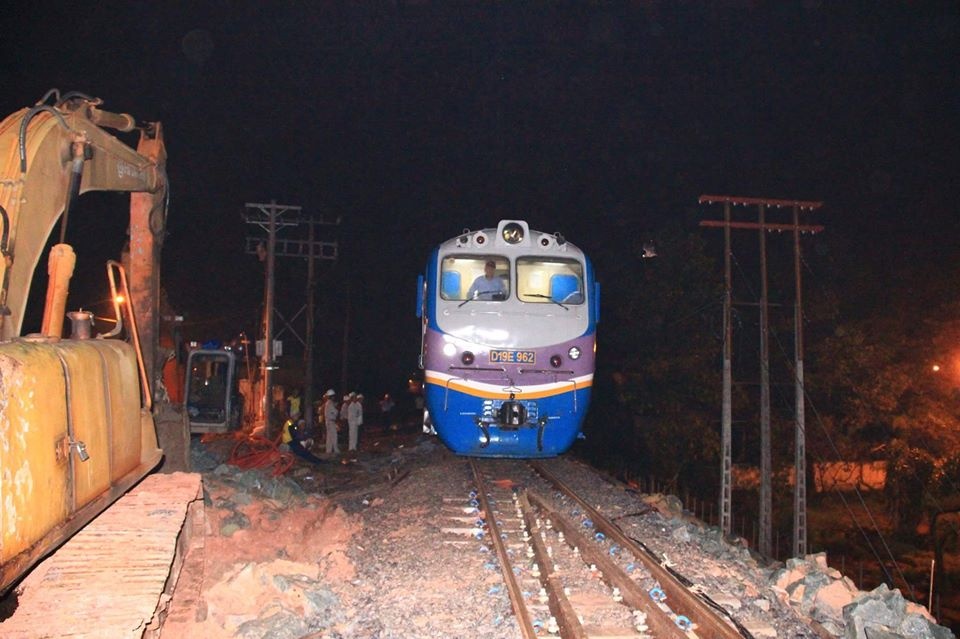 Đường sắt Bắc Nam thông tuyến ảnh 2 Duong sat Bac Nam thong tuyen anh 2