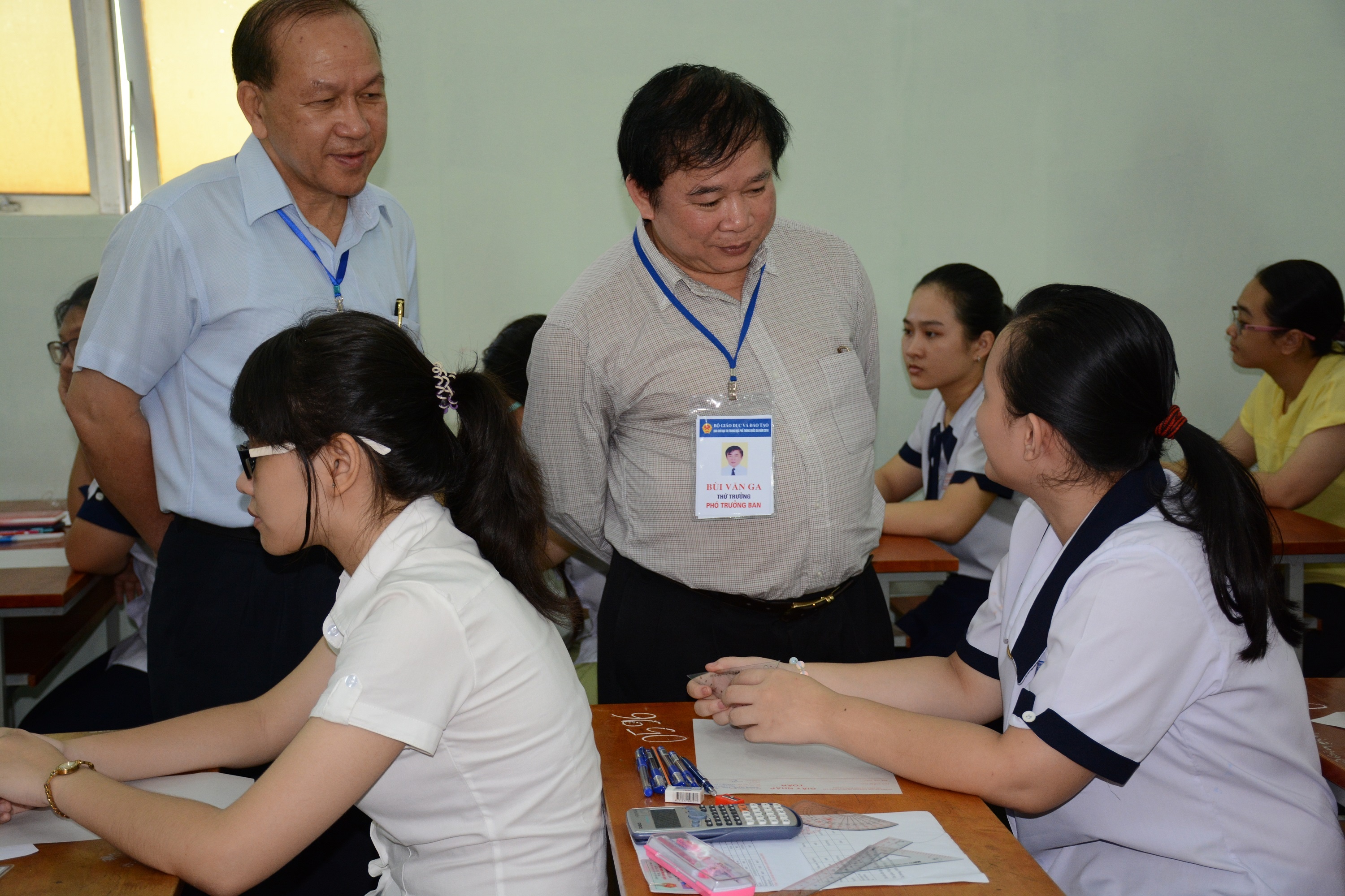 Thi sinh buc xuc do chep lai bai anh 1